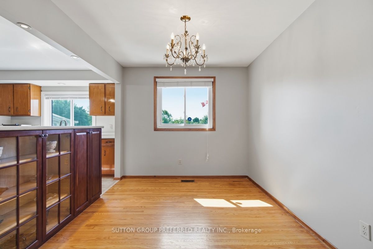 136 Mendip Crescent Property Photo 10