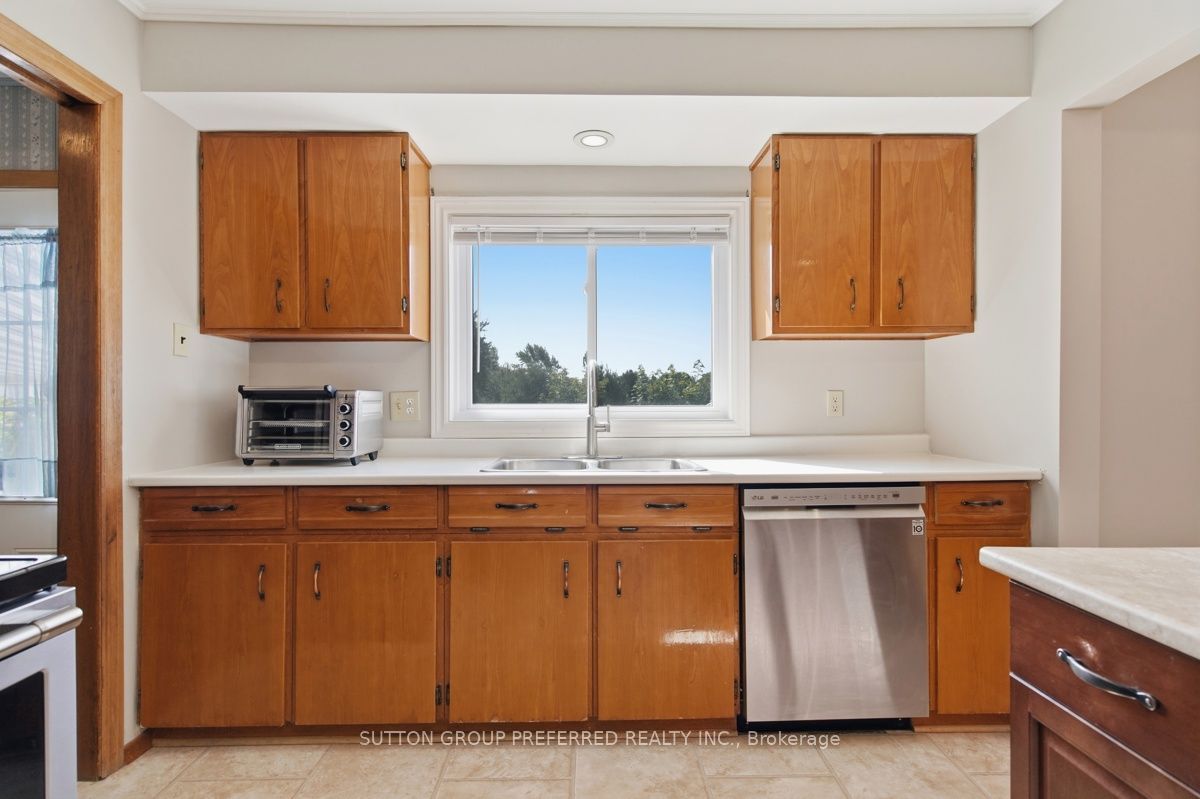 136 Mendip Crescent Property Photo 12