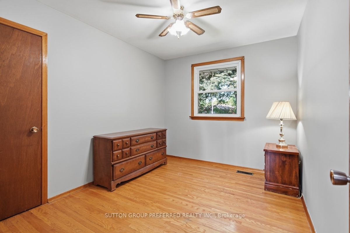 136 Mendip Crescent Property Photo 14
