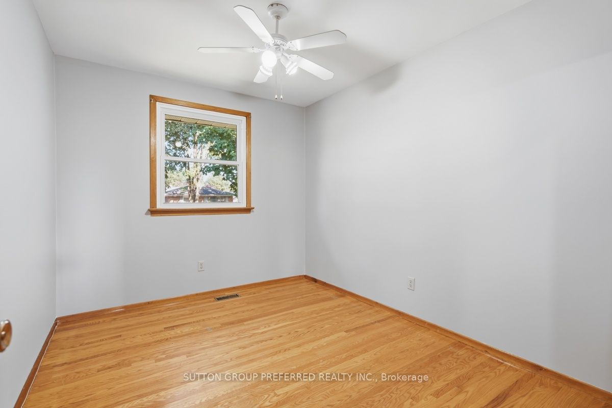 136 Mendip Crescent Property Photo 16