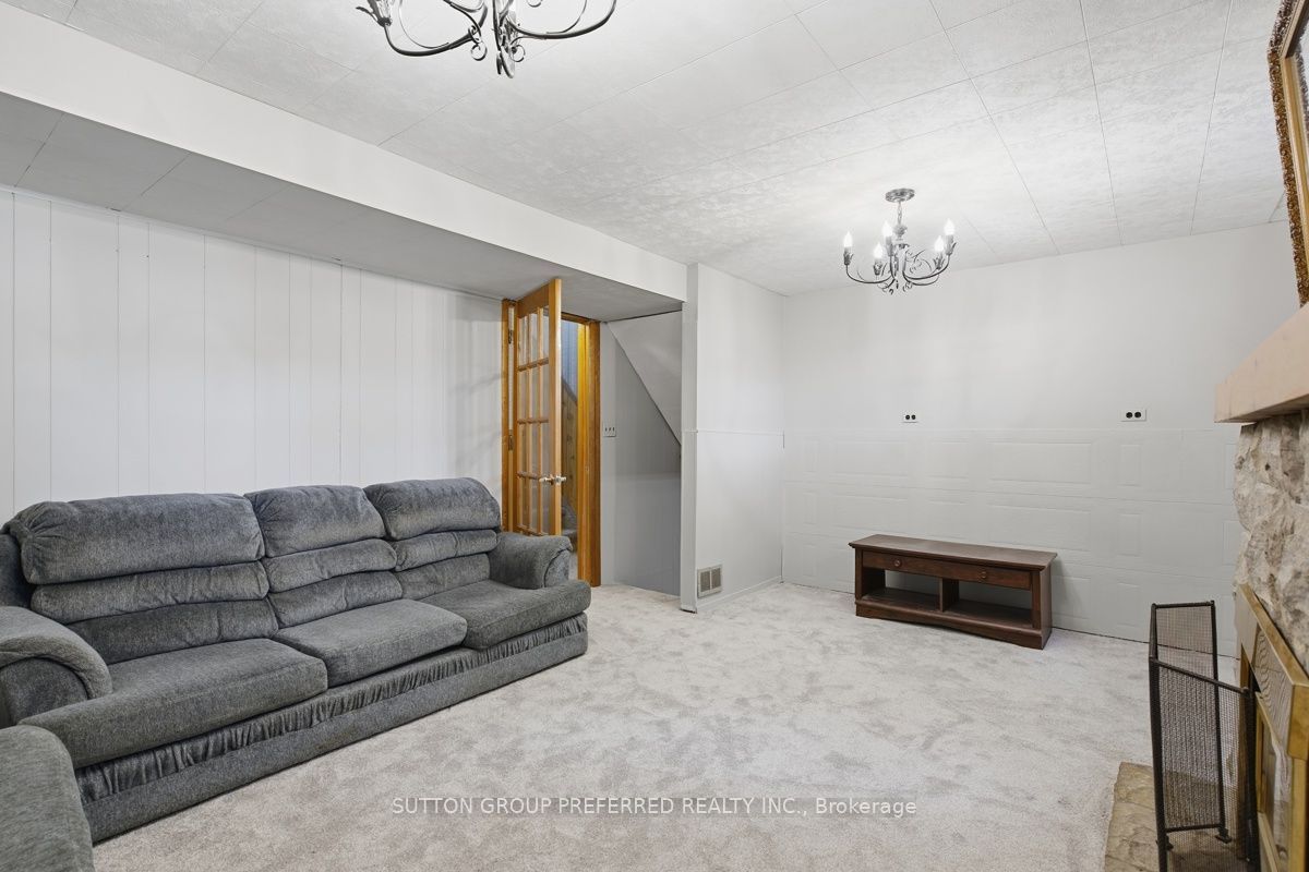 136 Mendip Crescent Property Photo 24