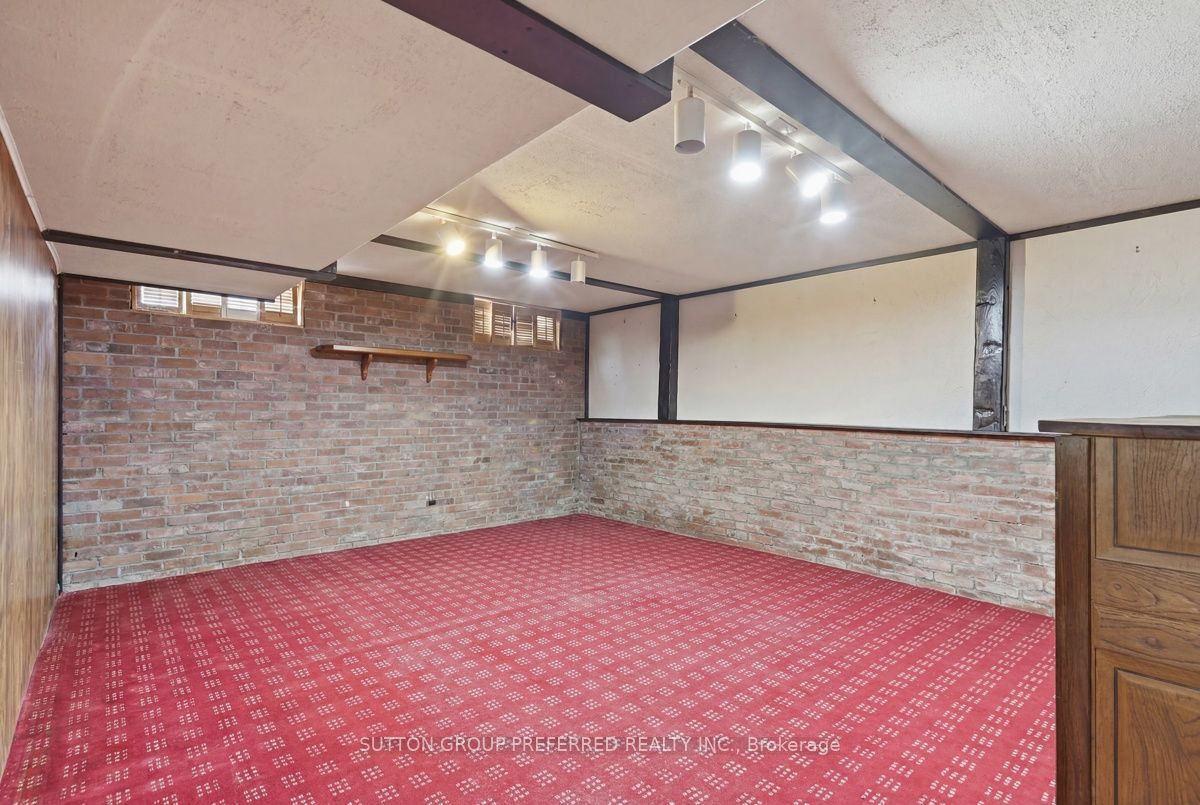 136 Mendip Crescent Property Photo 27