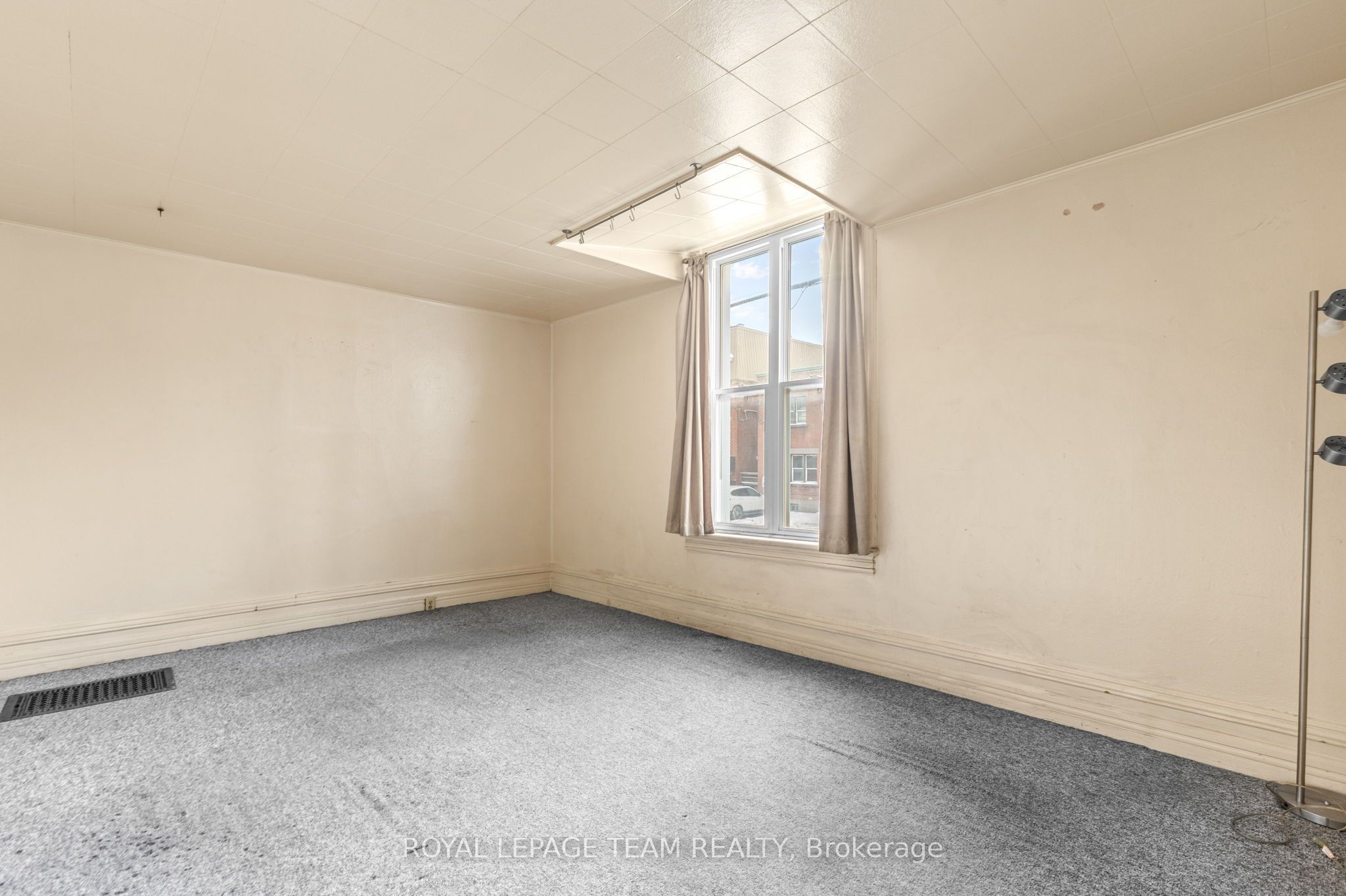 498 Gladstone Avenue Property Photo 8