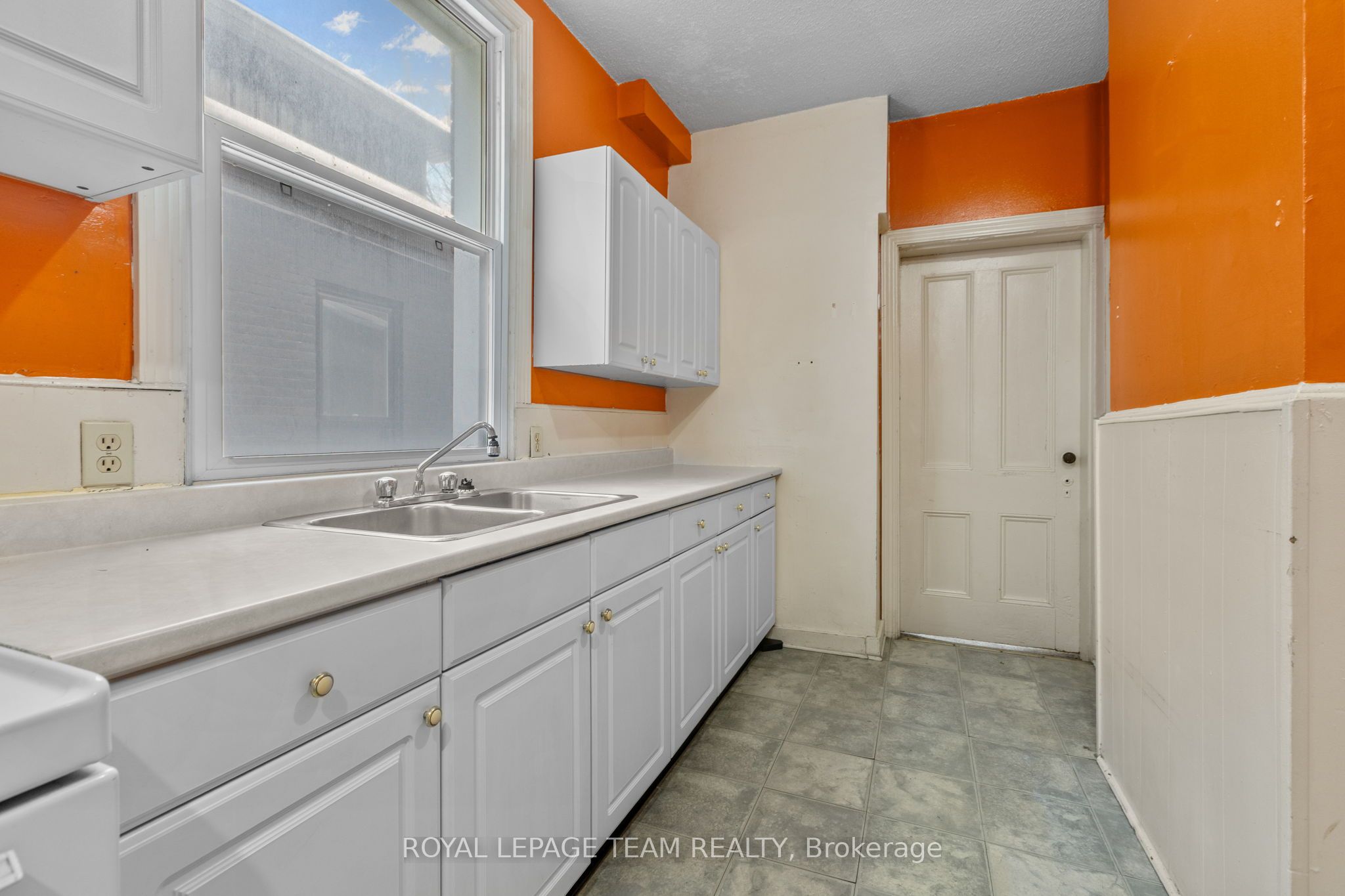 498 Gladstone Avenue Property Photo 11