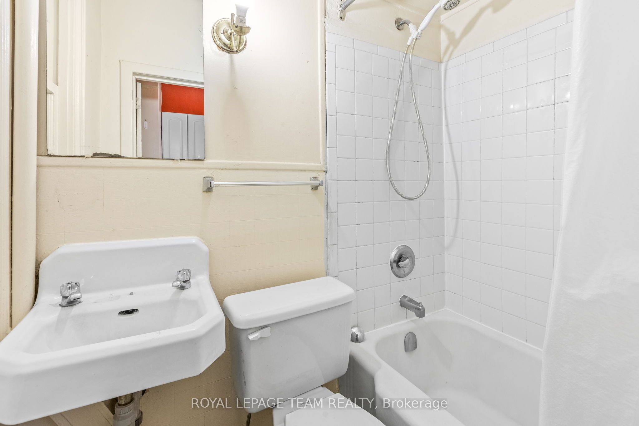 498 Gladstone Avenue Property Photo 16