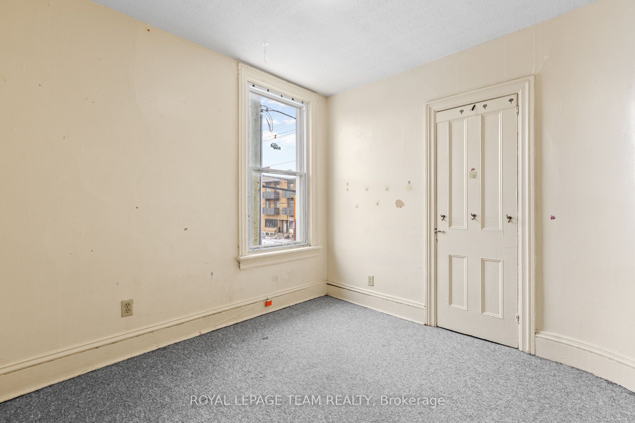 498 Gladstone Avenue Property Photo 17