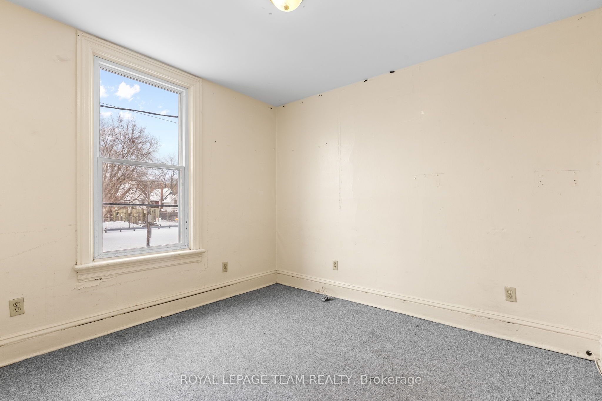 498 Gladstone Avenue Property Photo 20