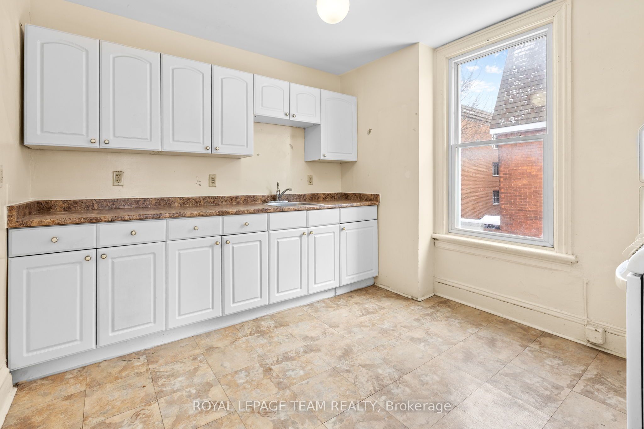 498 Gladstone Avenue Property Photo 22