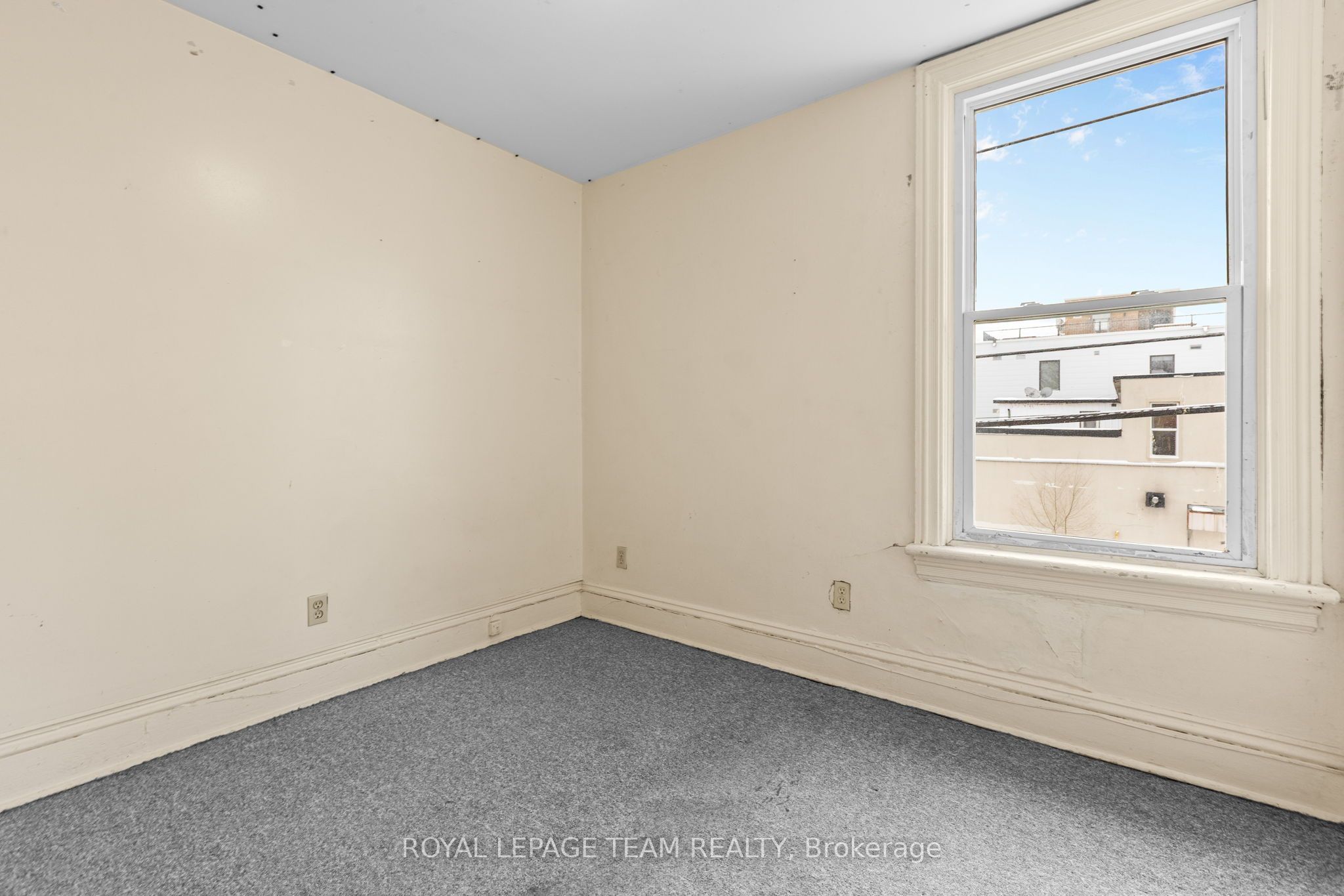 498 Gladstone Avenue Property Photo 25