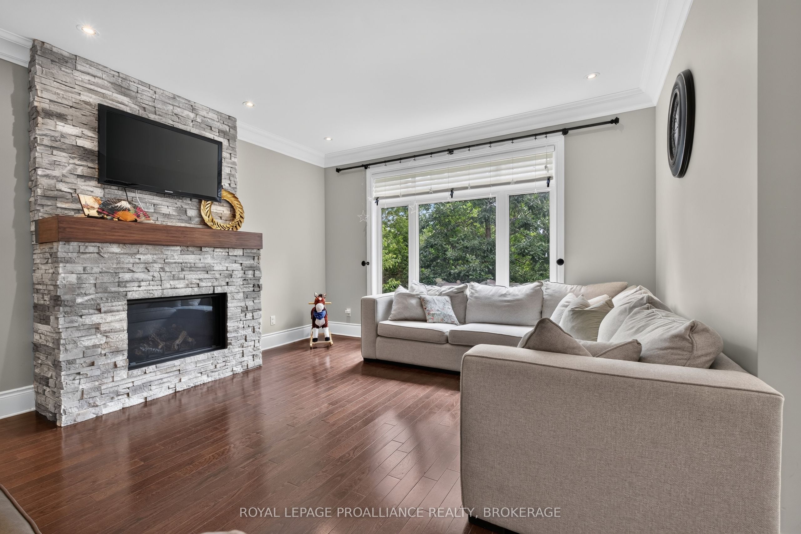 589 Fieldstone Drive Property Photo 16