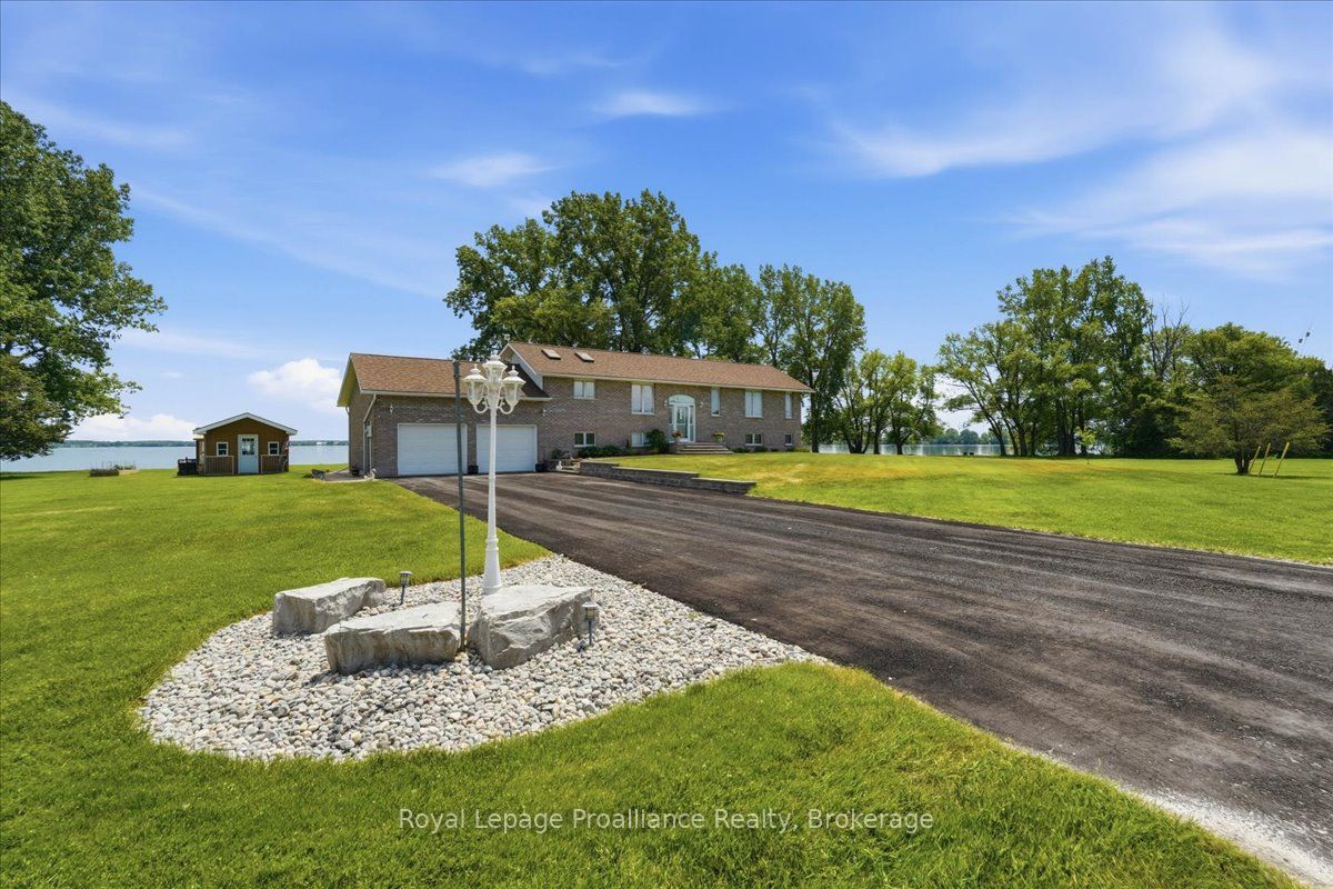 40 Wallbridge Circle Property Photo 1