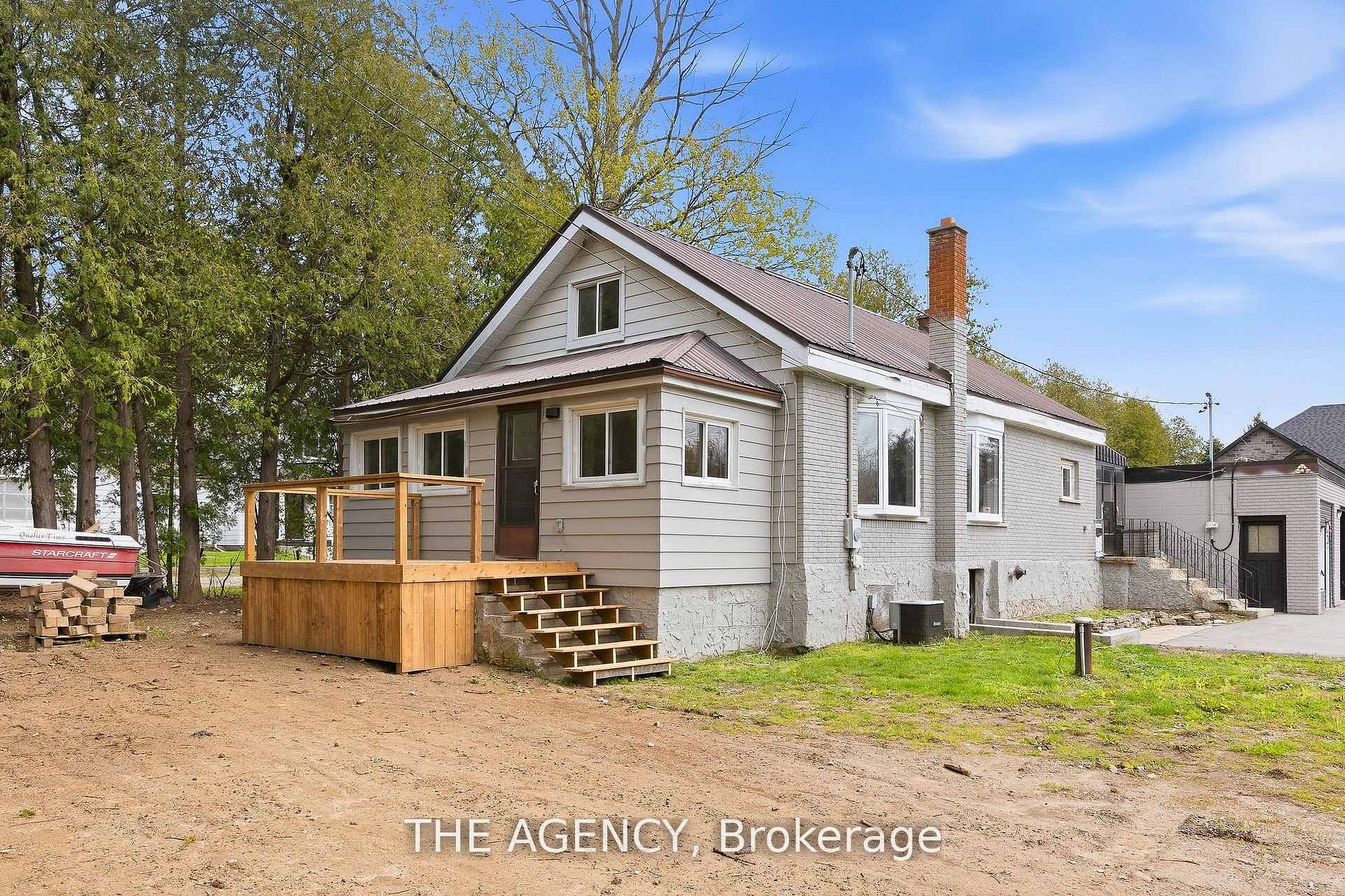 75 Robinson Road B Property Photo 1