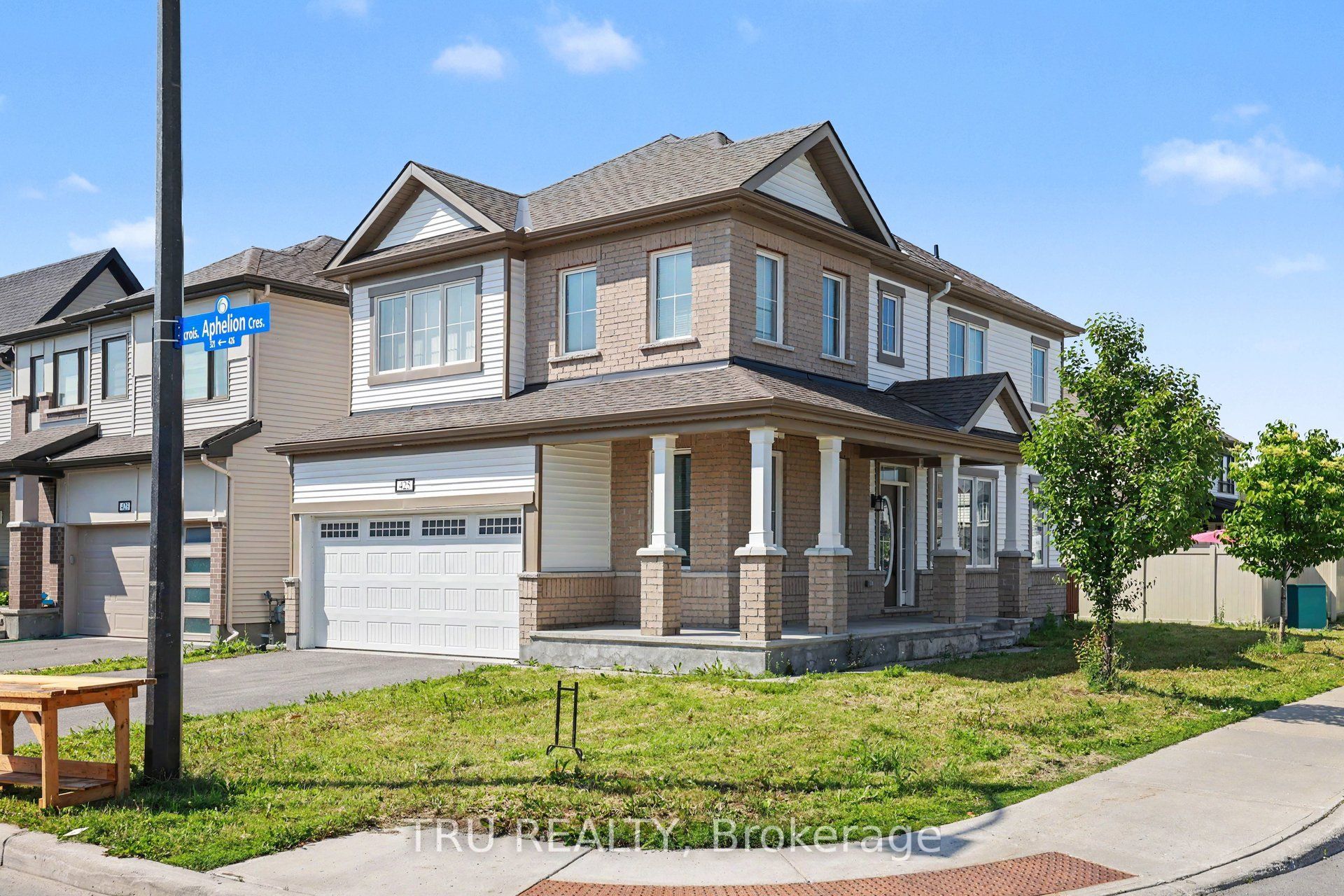 425 Aphelion Crescent Property Photo 2