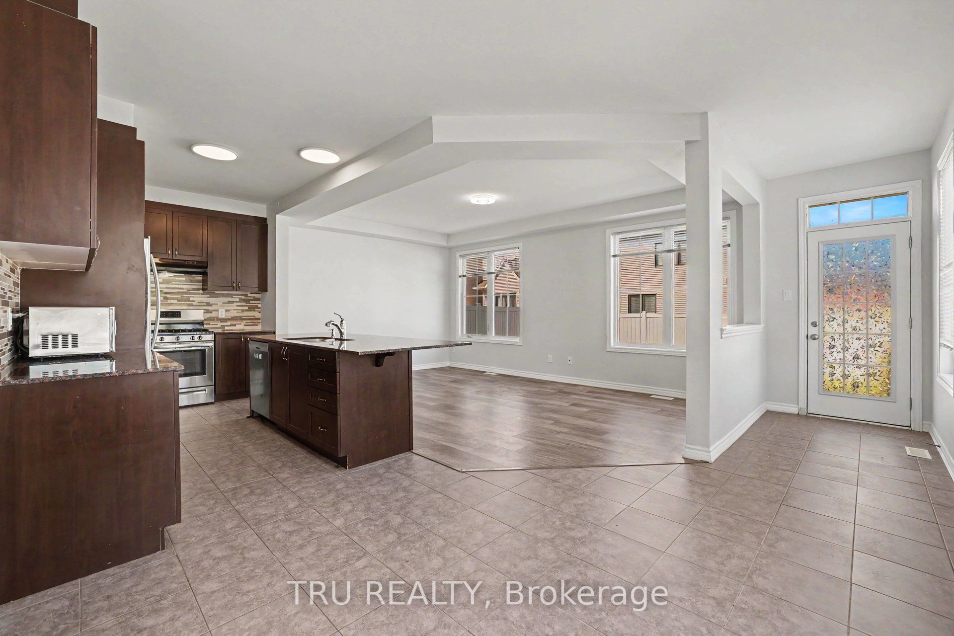 425 Aphelion Crescent Property Photo 7