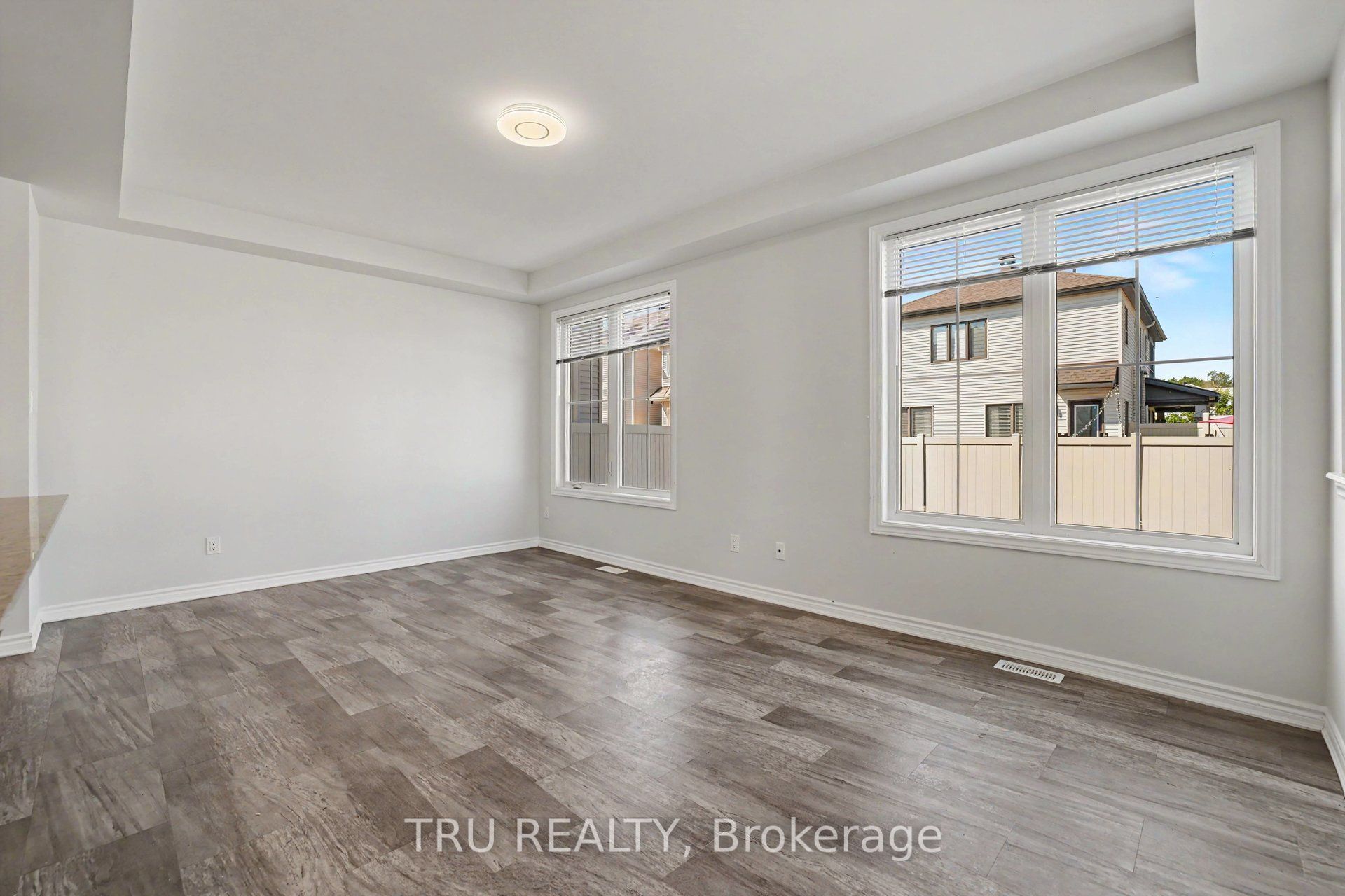 425 Aphelion Crescent Property Photo 8