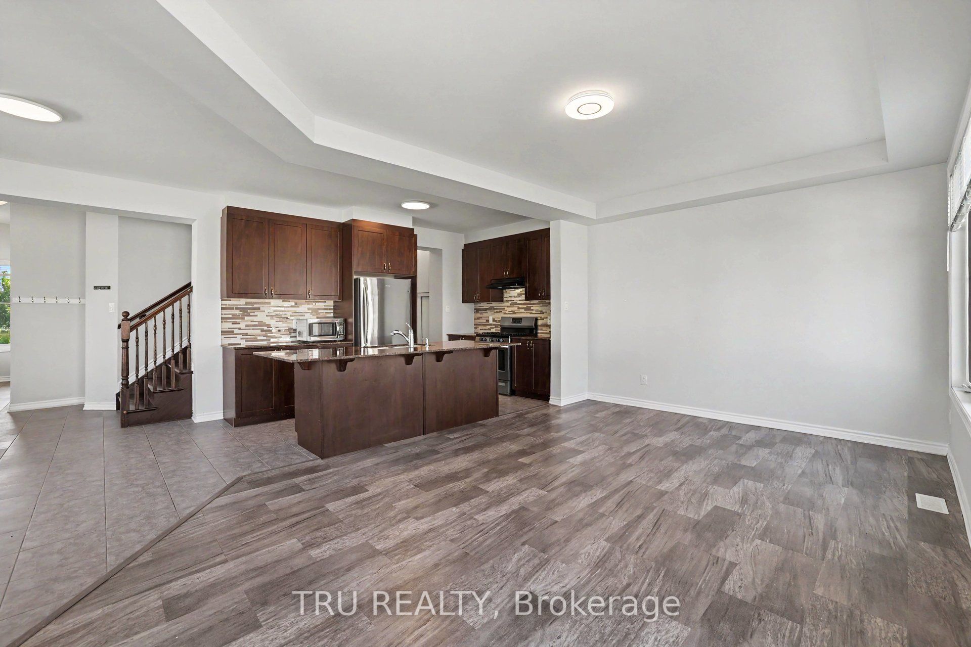 425 Aphelion Crescent Property Photo 9