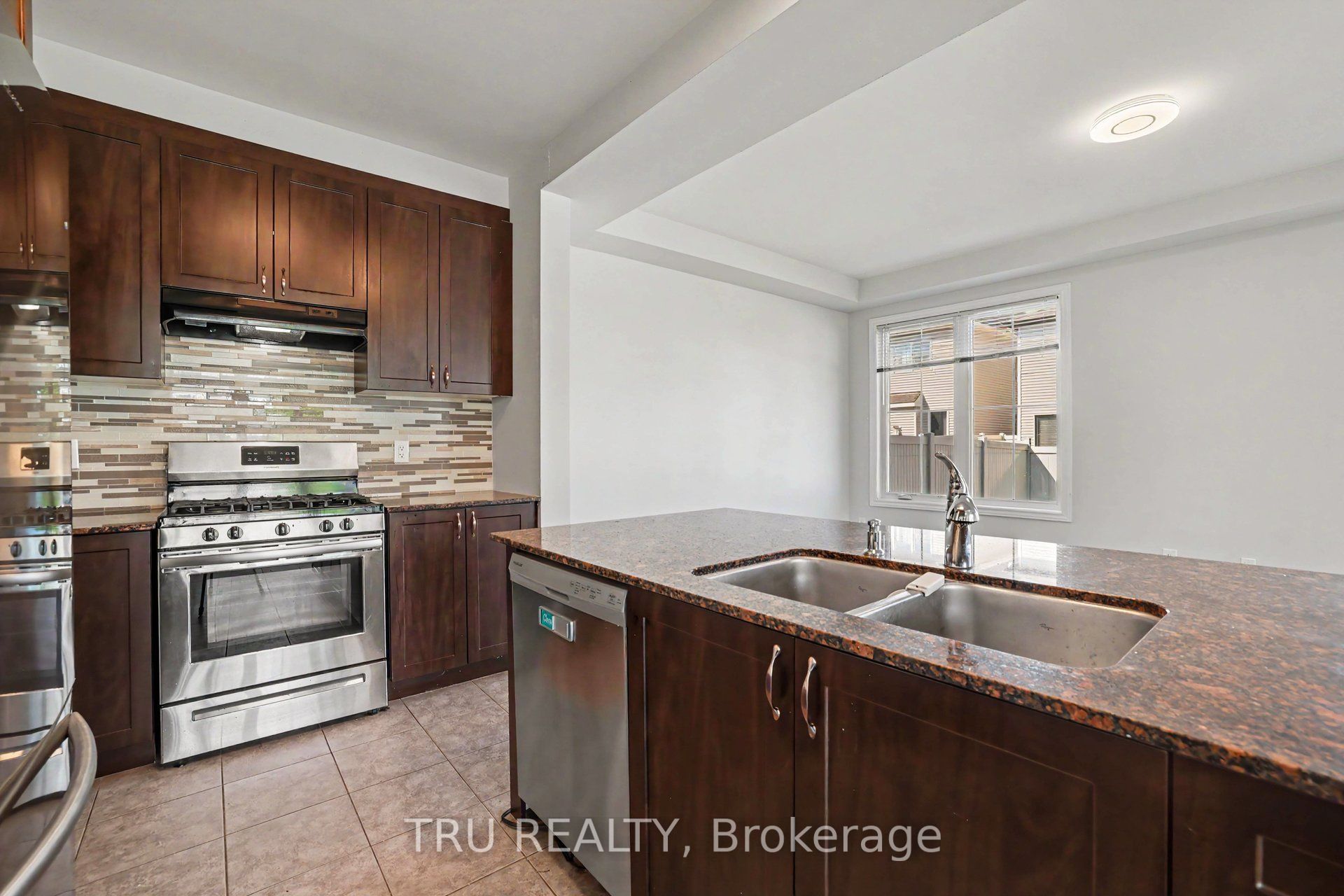 425 Aphelion Crescent Property Photo 10