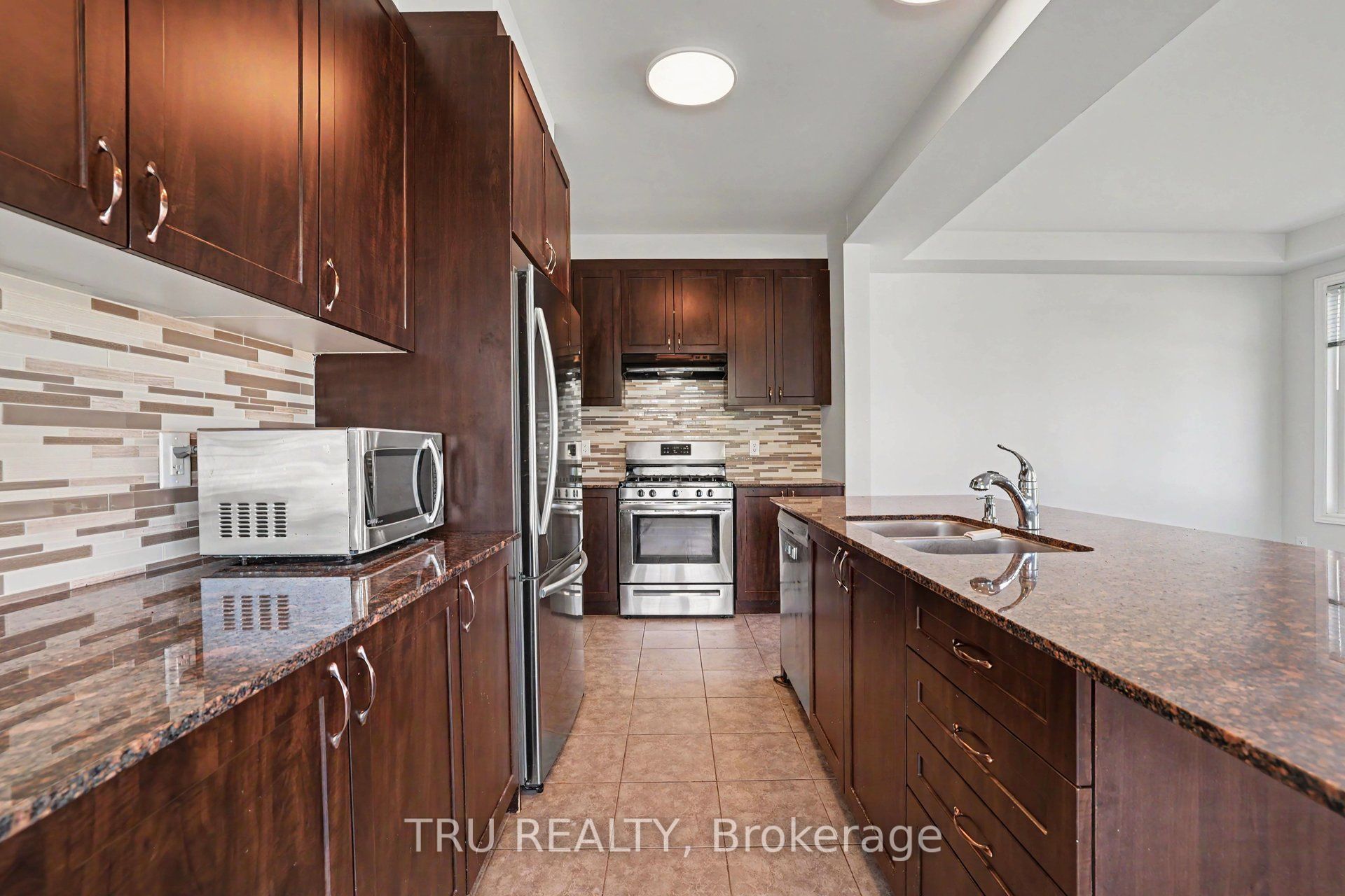 425 Aphelion Crescent Property Photo 11