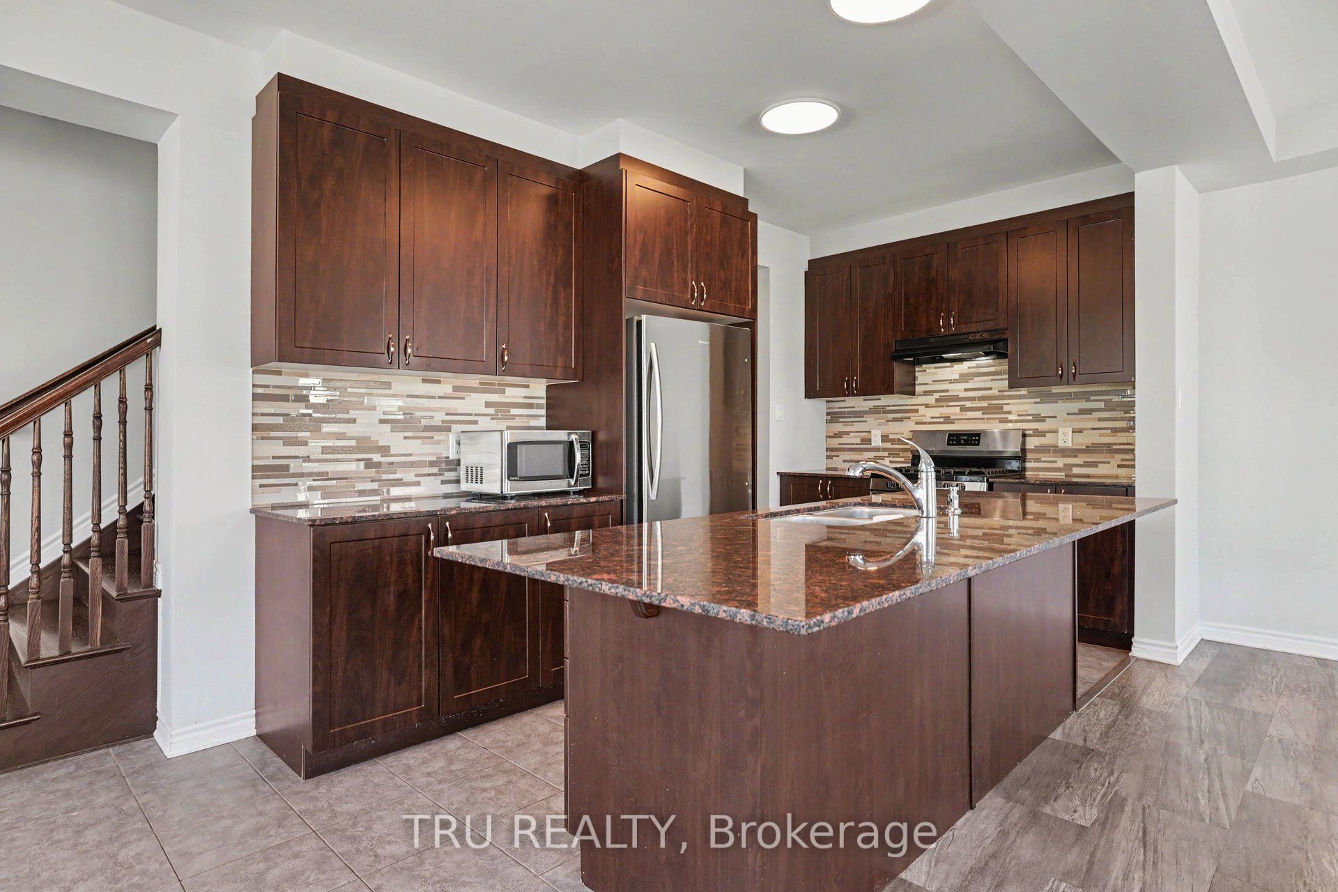 425 Aphelion Crescent Property Photo 12