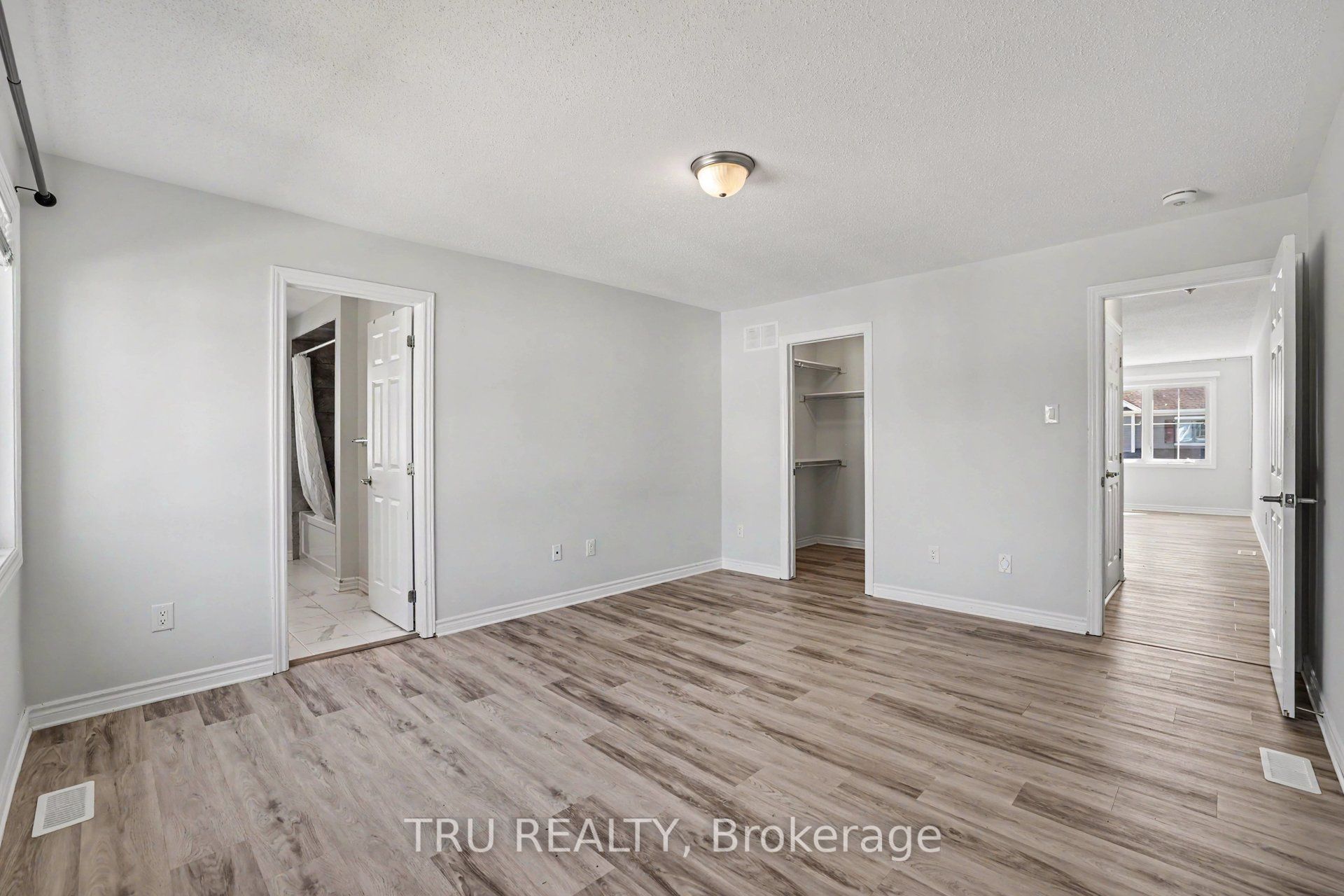 425 Aphelion Crescent Property Photo 18