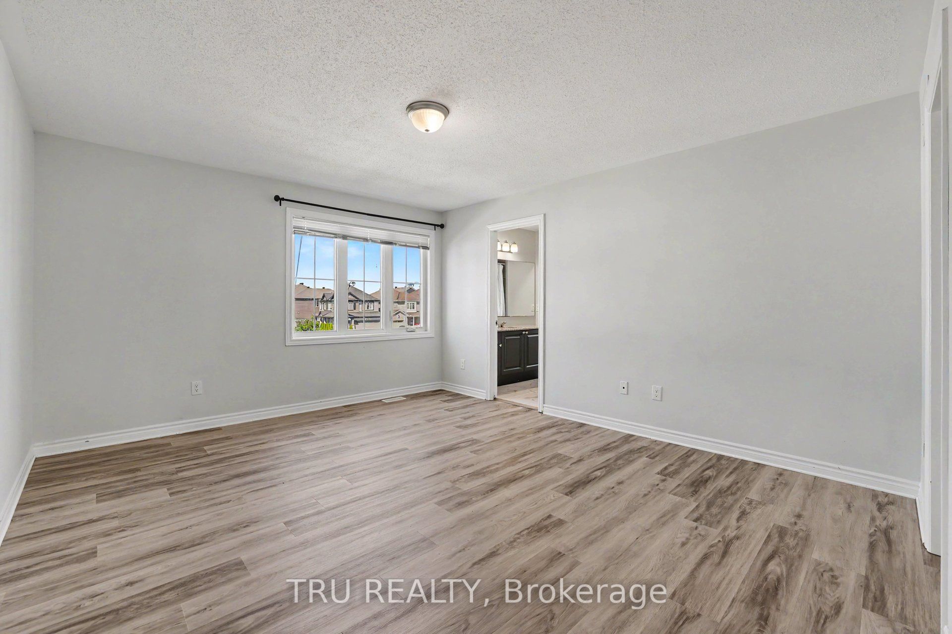 425 Aphelion Crescent Property Photo 19