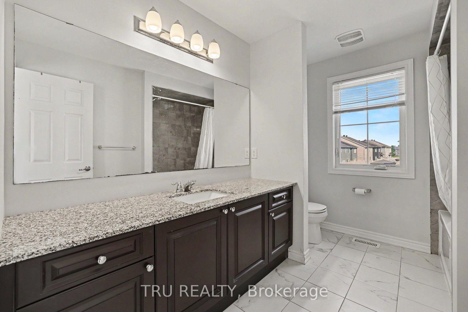 425 Aphelion Crescent Property Photo 21