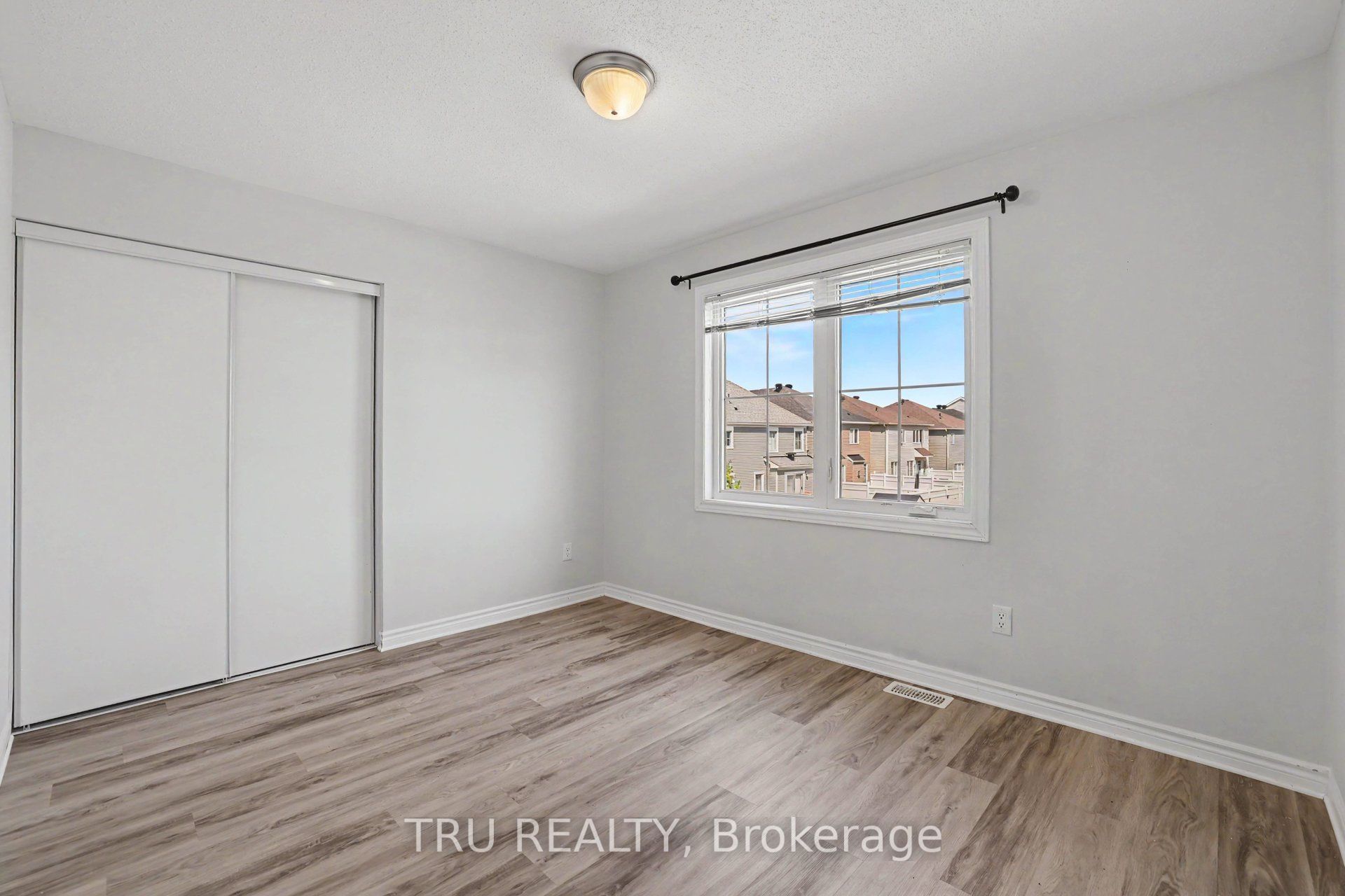 425 Aphelion Crescent Property Photo 22