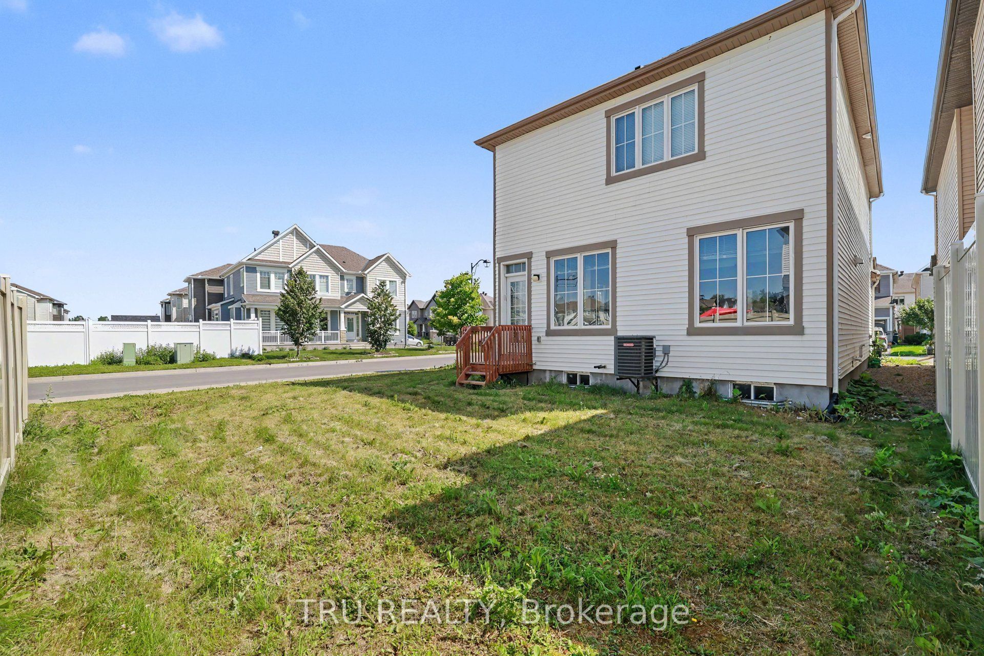 425 Aphelion Crescent Property Photo 27