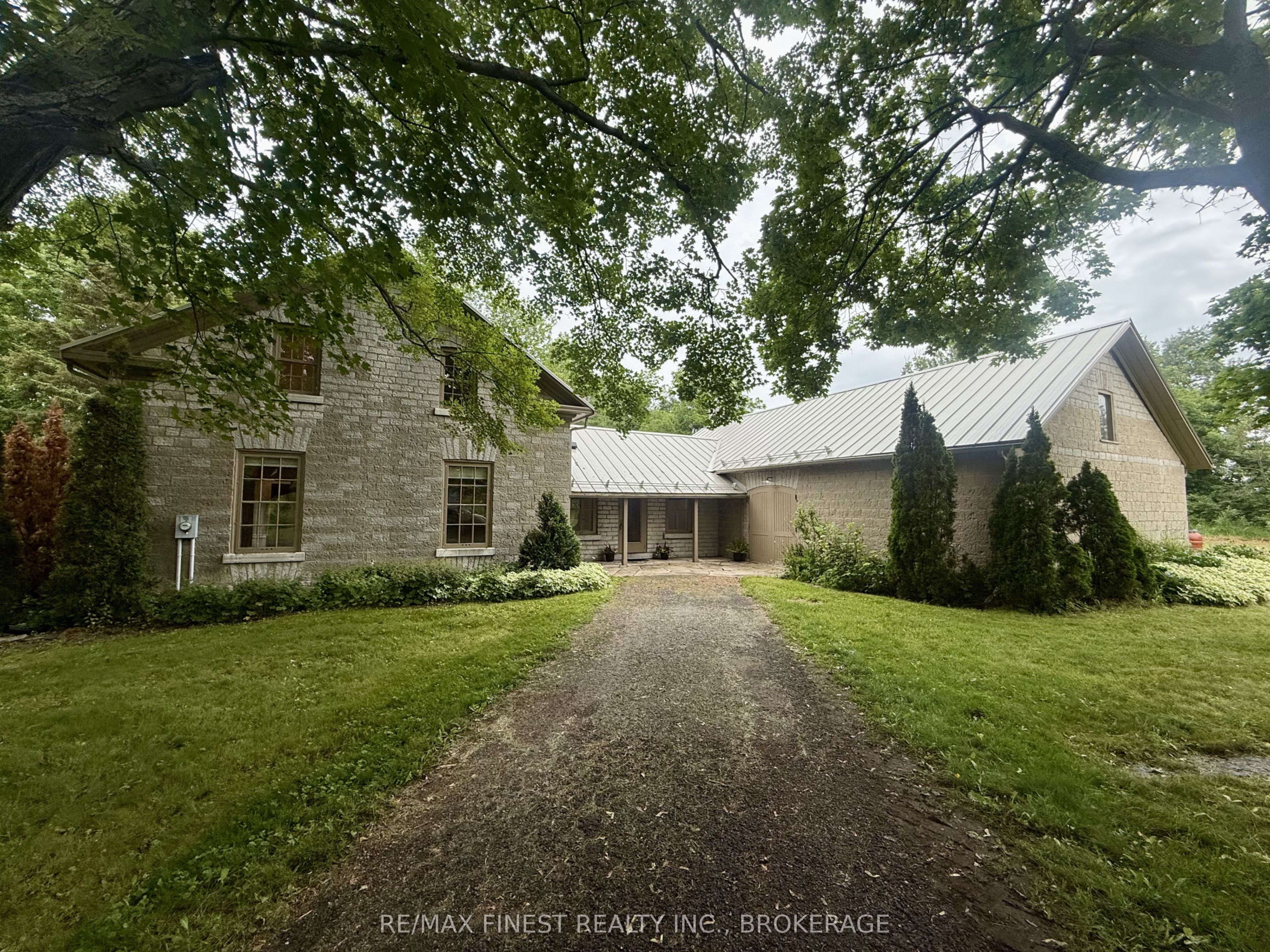 4247 Henderson Road Property Photo 3
