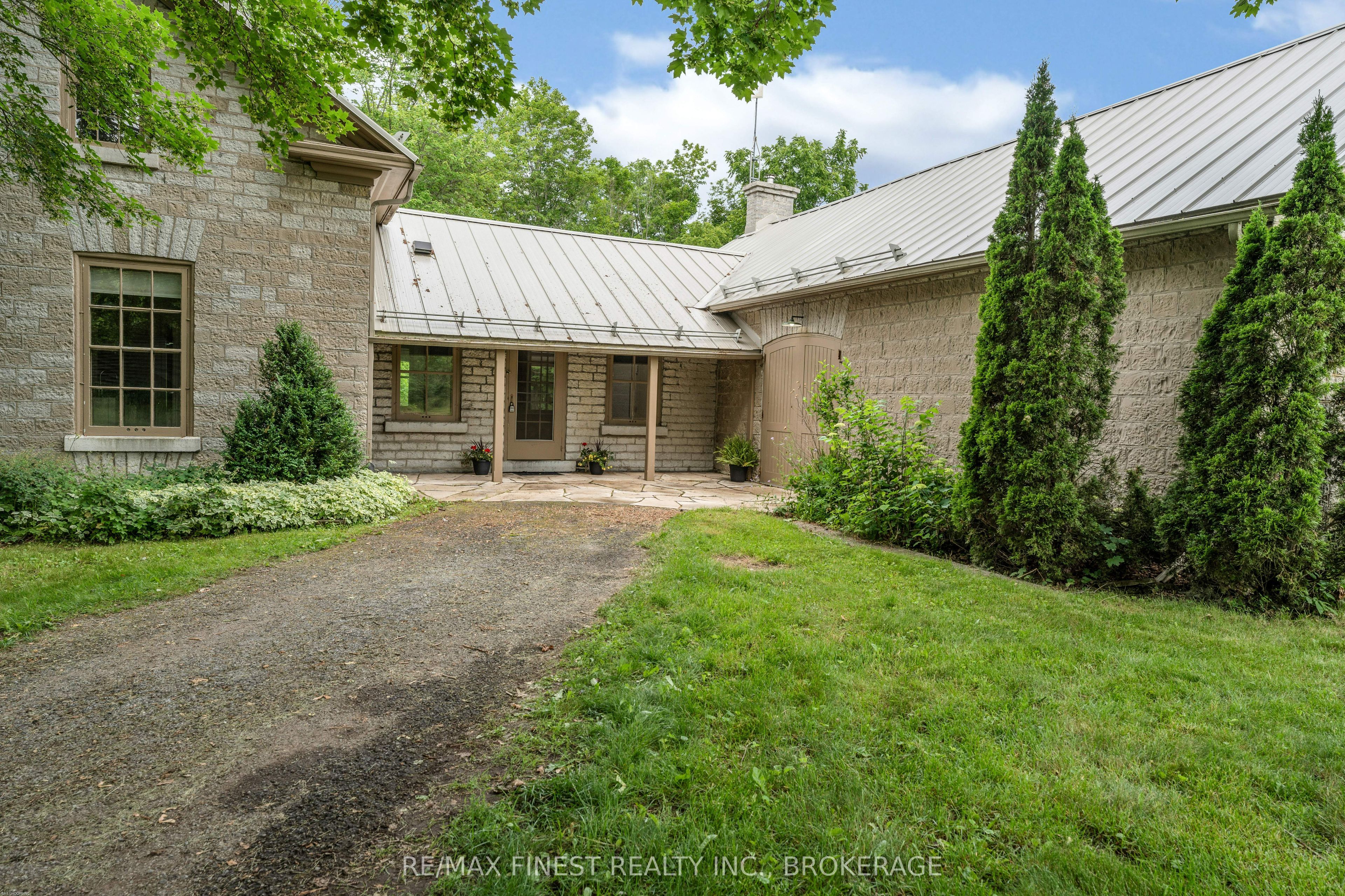 4247 Henderson Road Property Photo 4