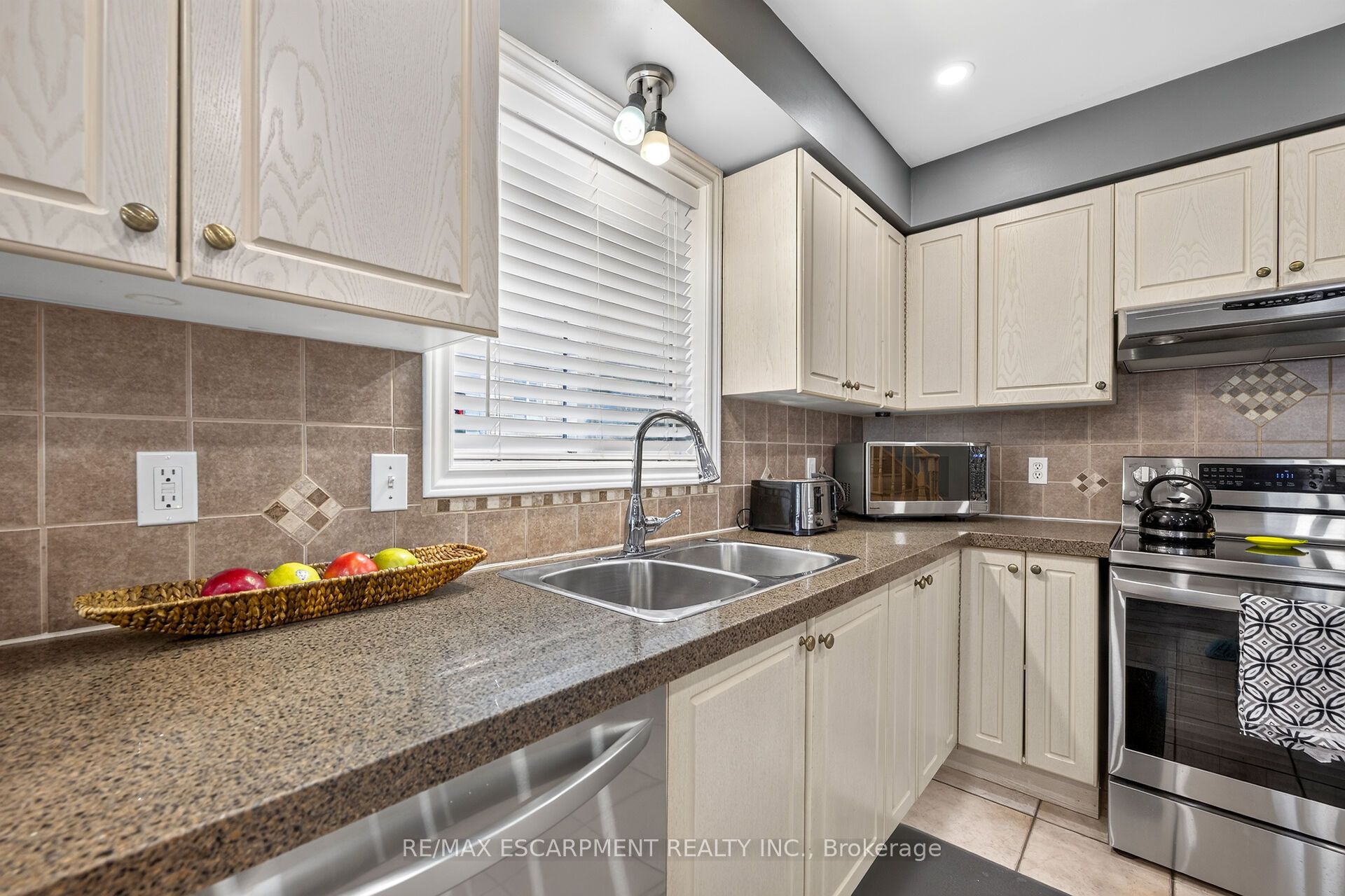 51 Cabriolet Crescent Property Photo 13