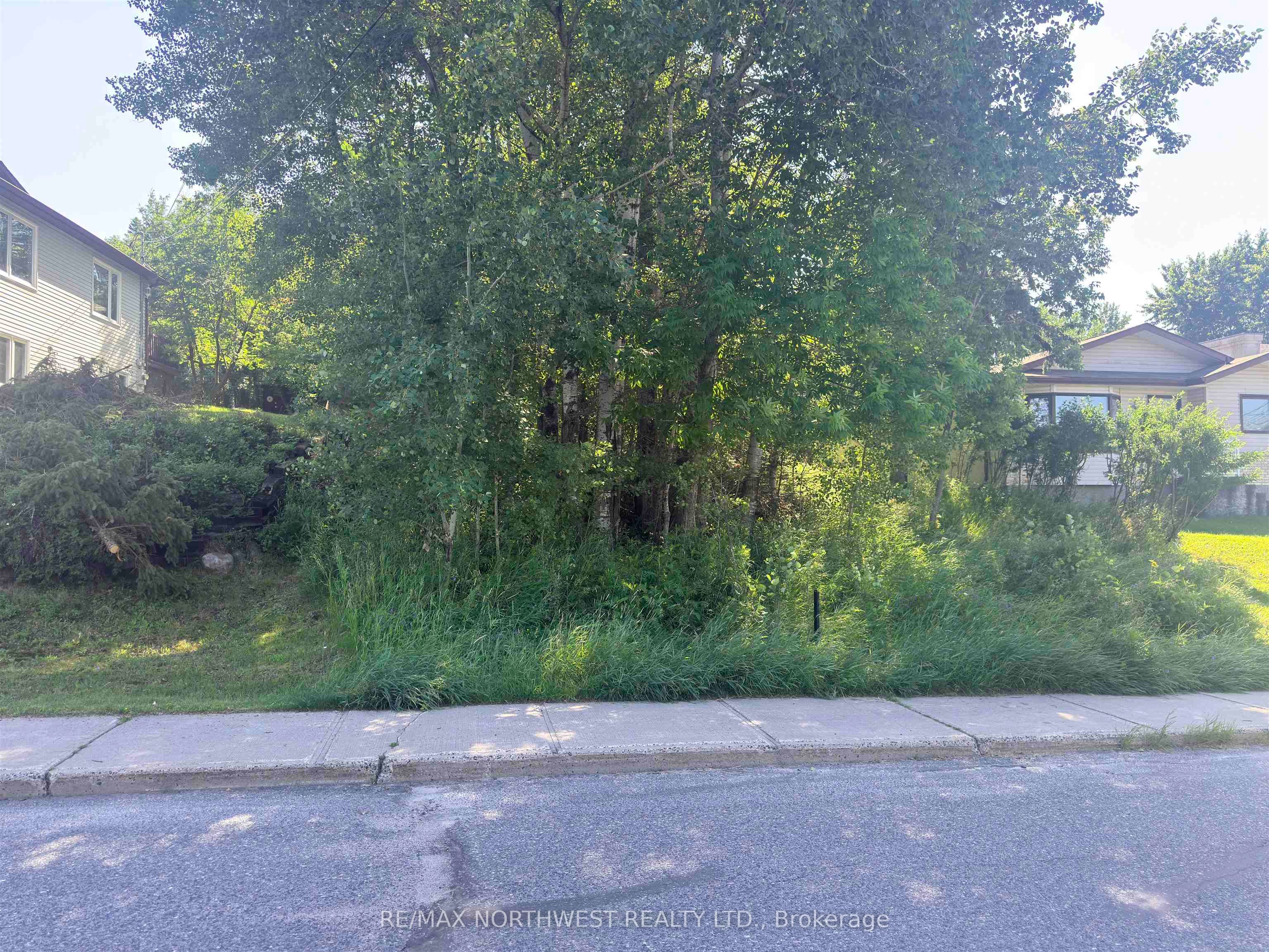881 4th Avenue S Property Photo 4