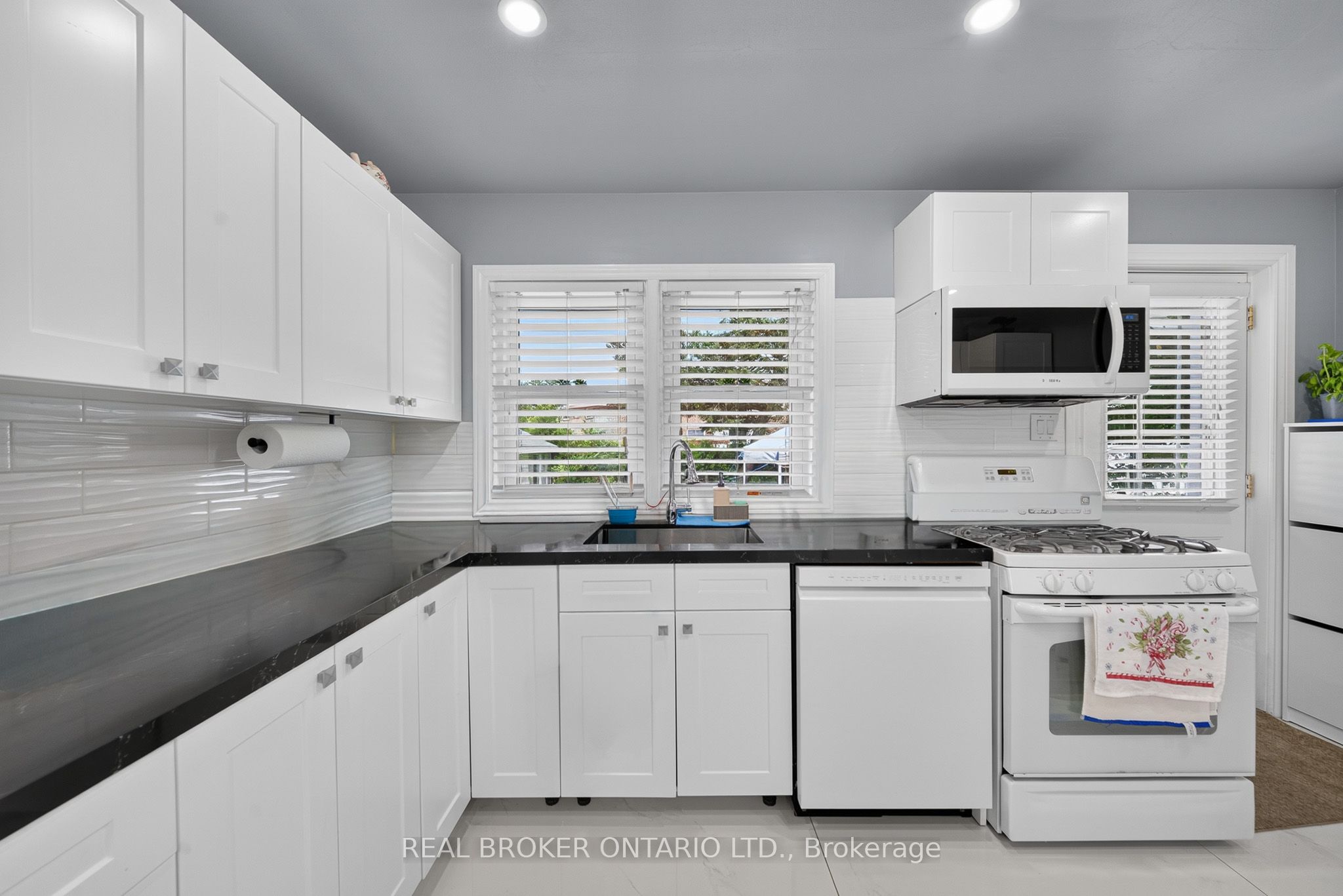 115 Green Road Property Photo 10
