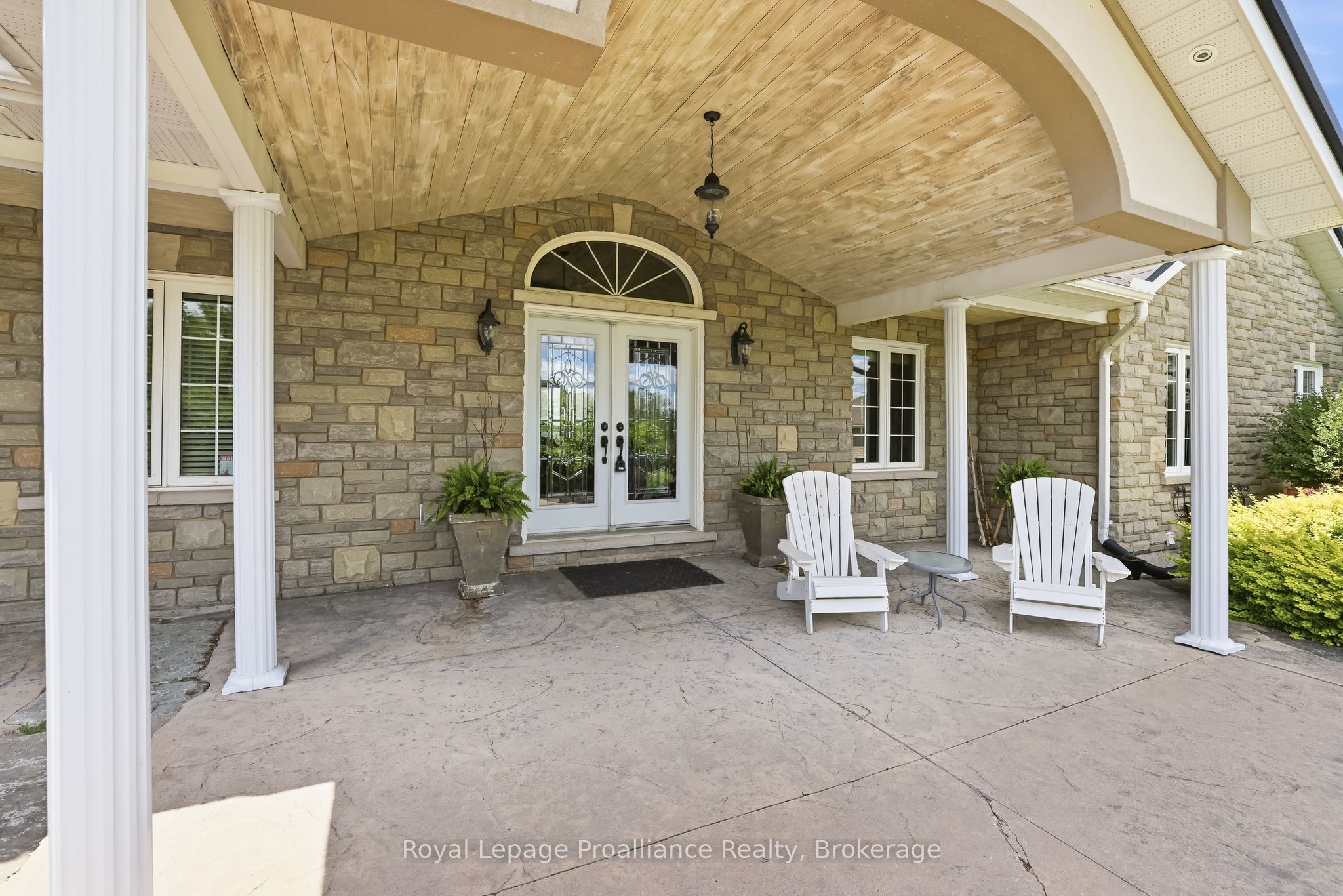 1674 Morris Avenue Property Photo 6