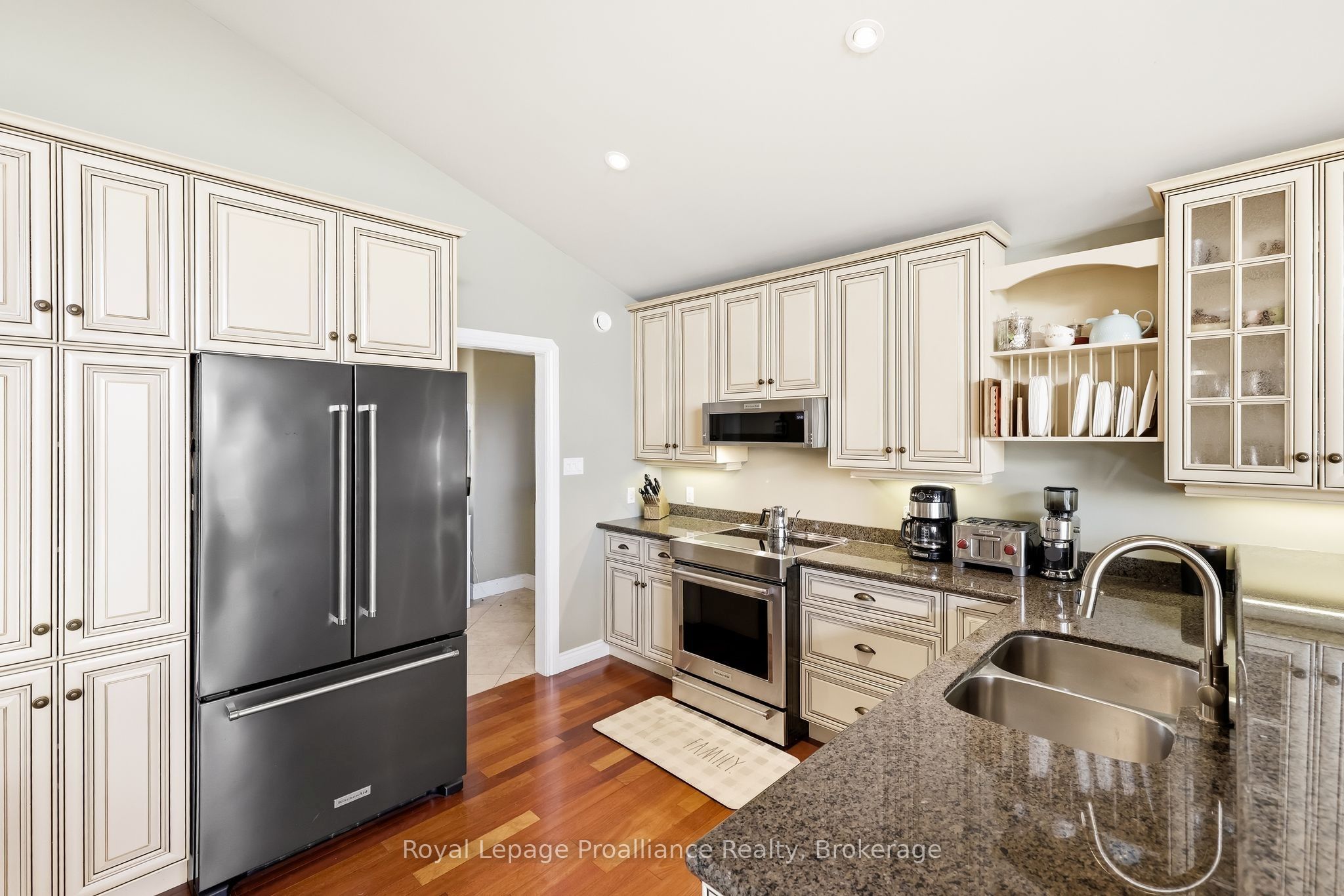 1674 Morris Avenue Property Photo 15