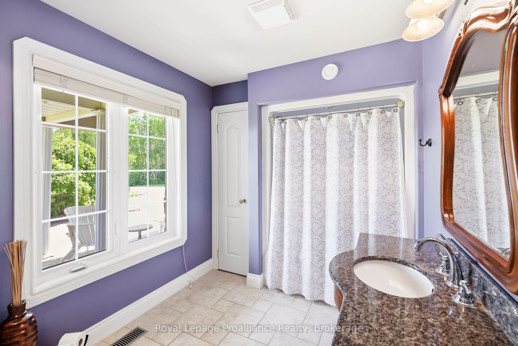 1674 Morris Avenue Property Photo 28