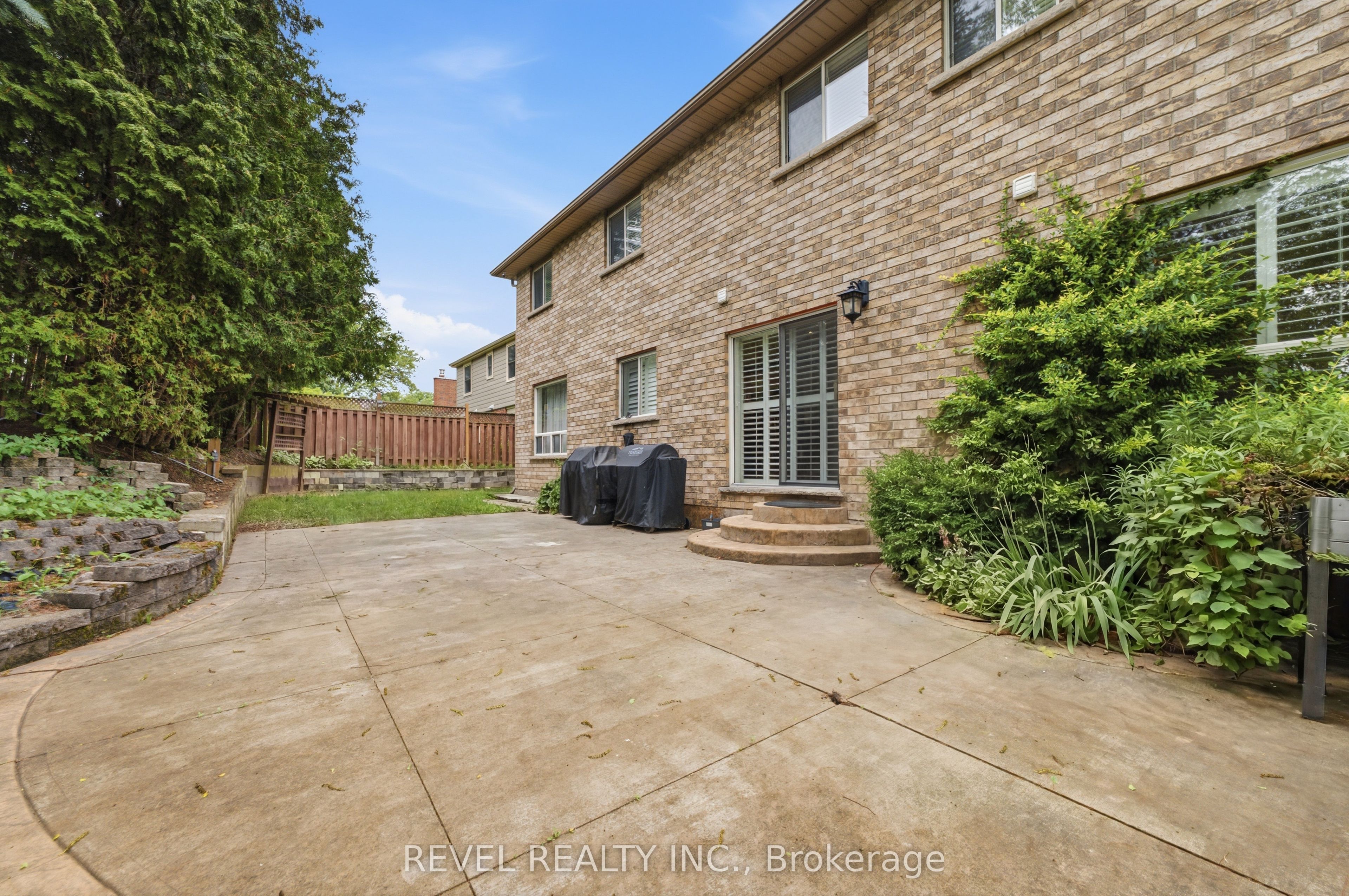 11 Maynard Street Property Photo 40