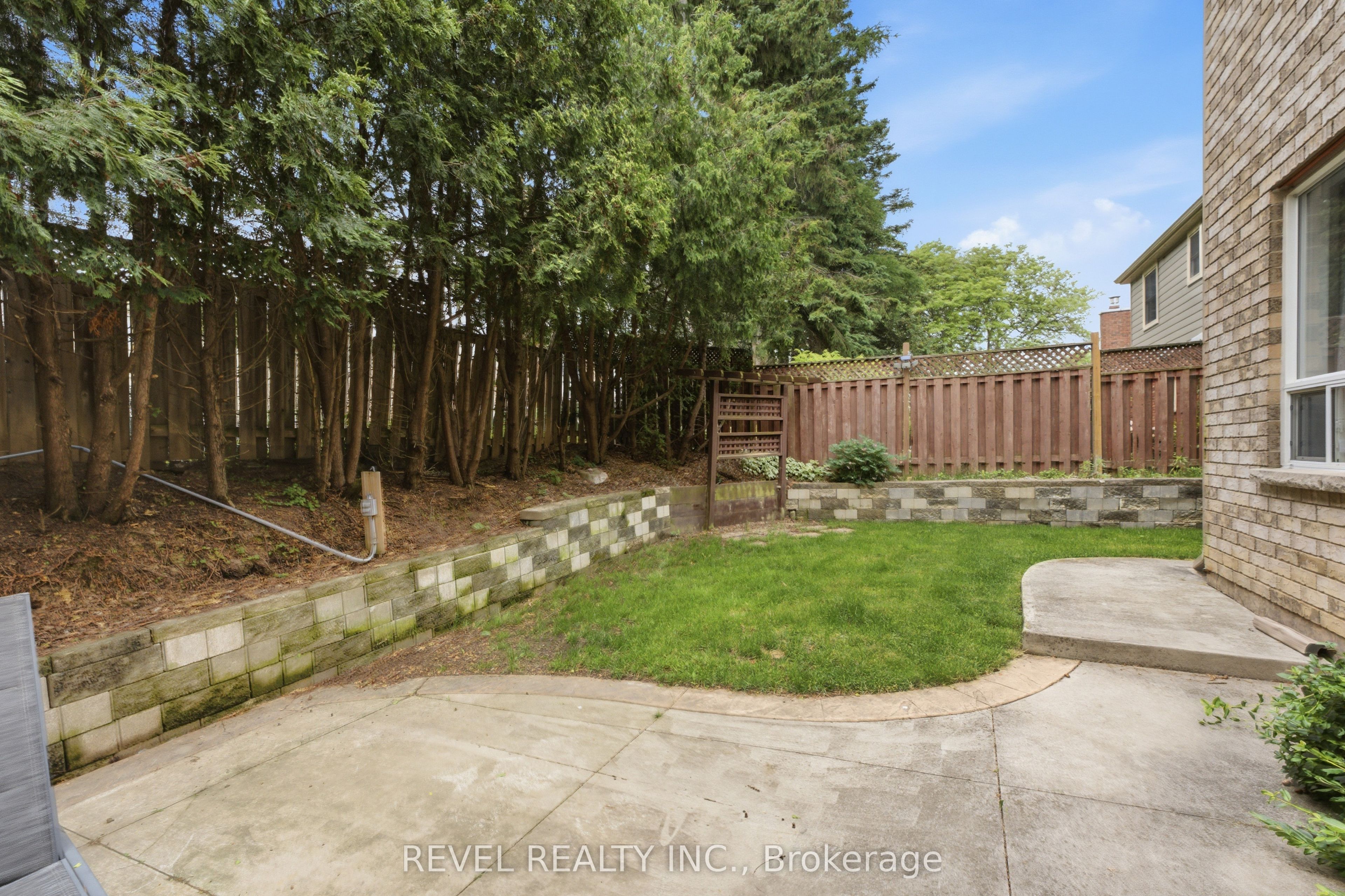 11 Maynard Street Property Photo 41