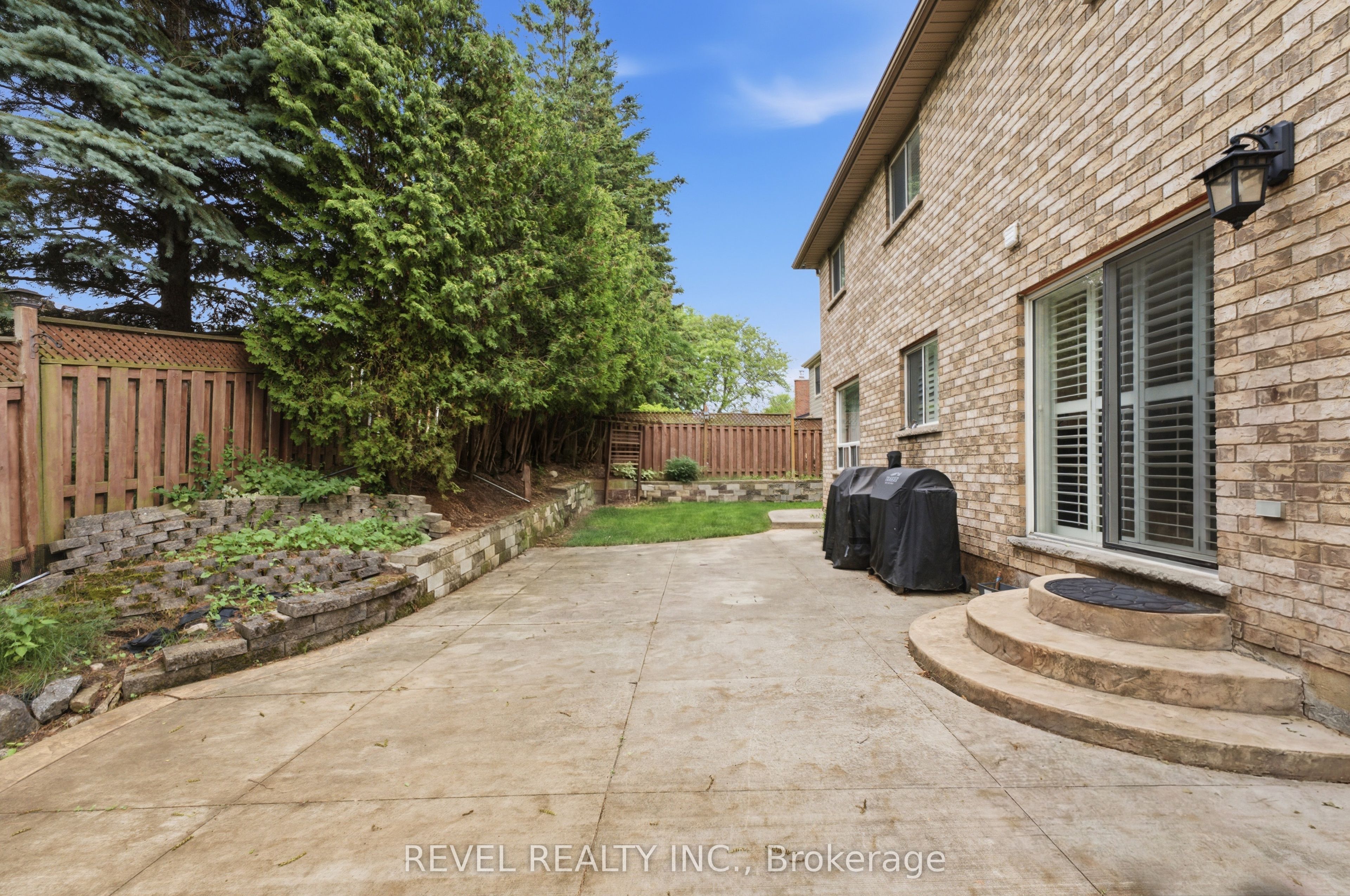11 Maynard Street Property Photo 42