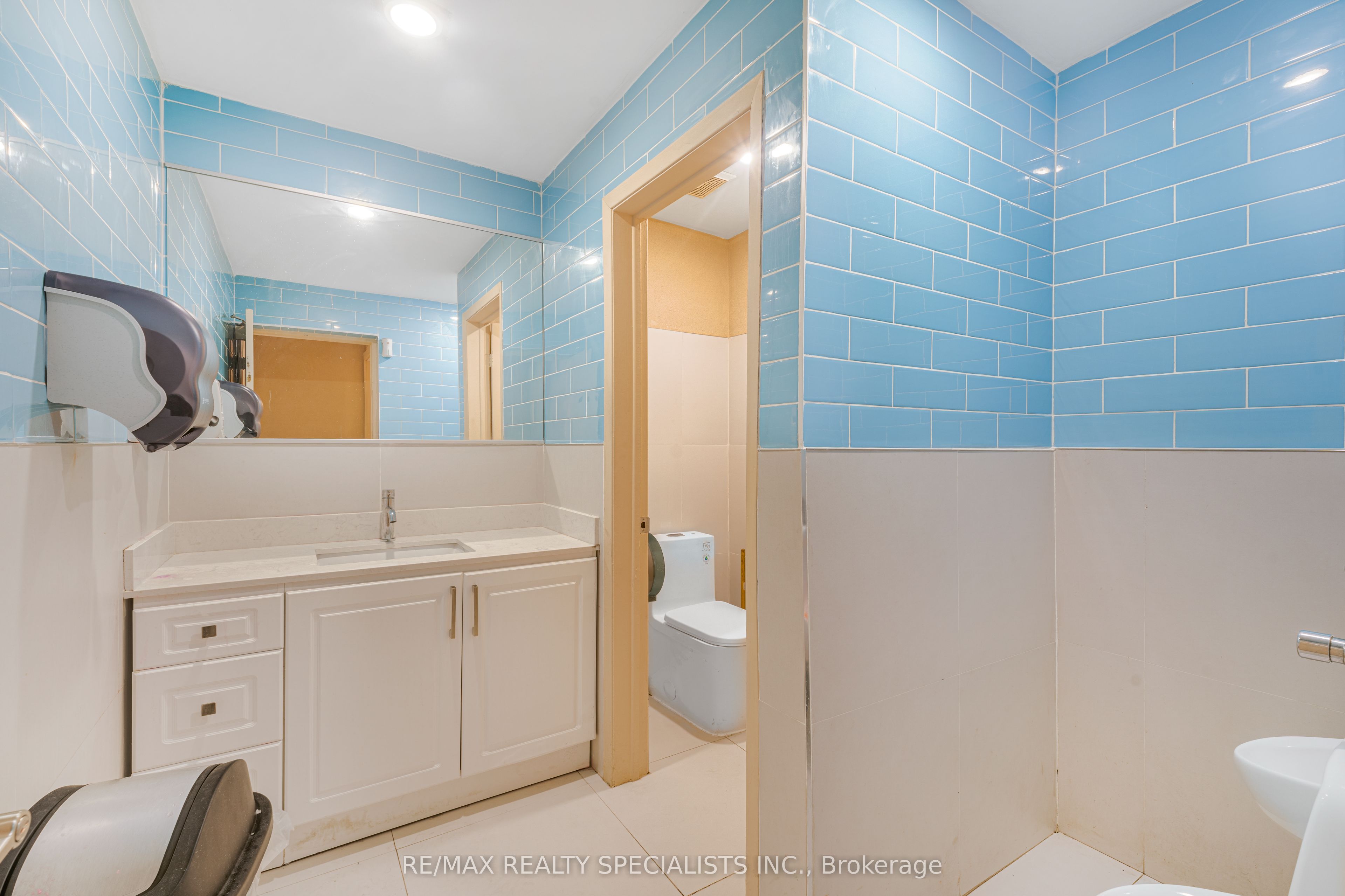 5703 Ferry Street Property Photo 25