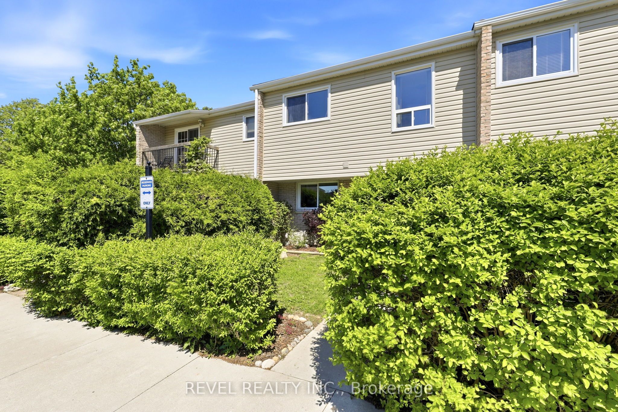 669 Osgoode Drive 2 Property Photo 2