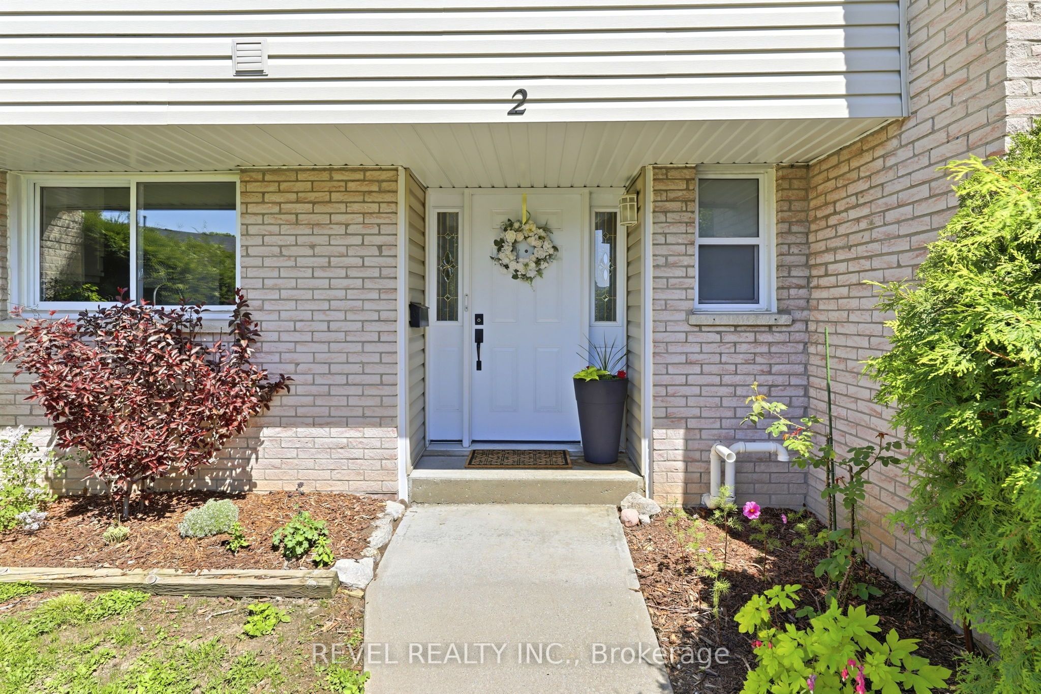 669 Osgoode Drive 2 Property Photo 3