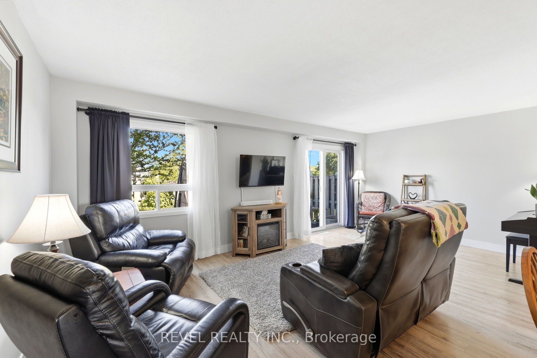 669 Osgoode Drive 2 Property Photo 5