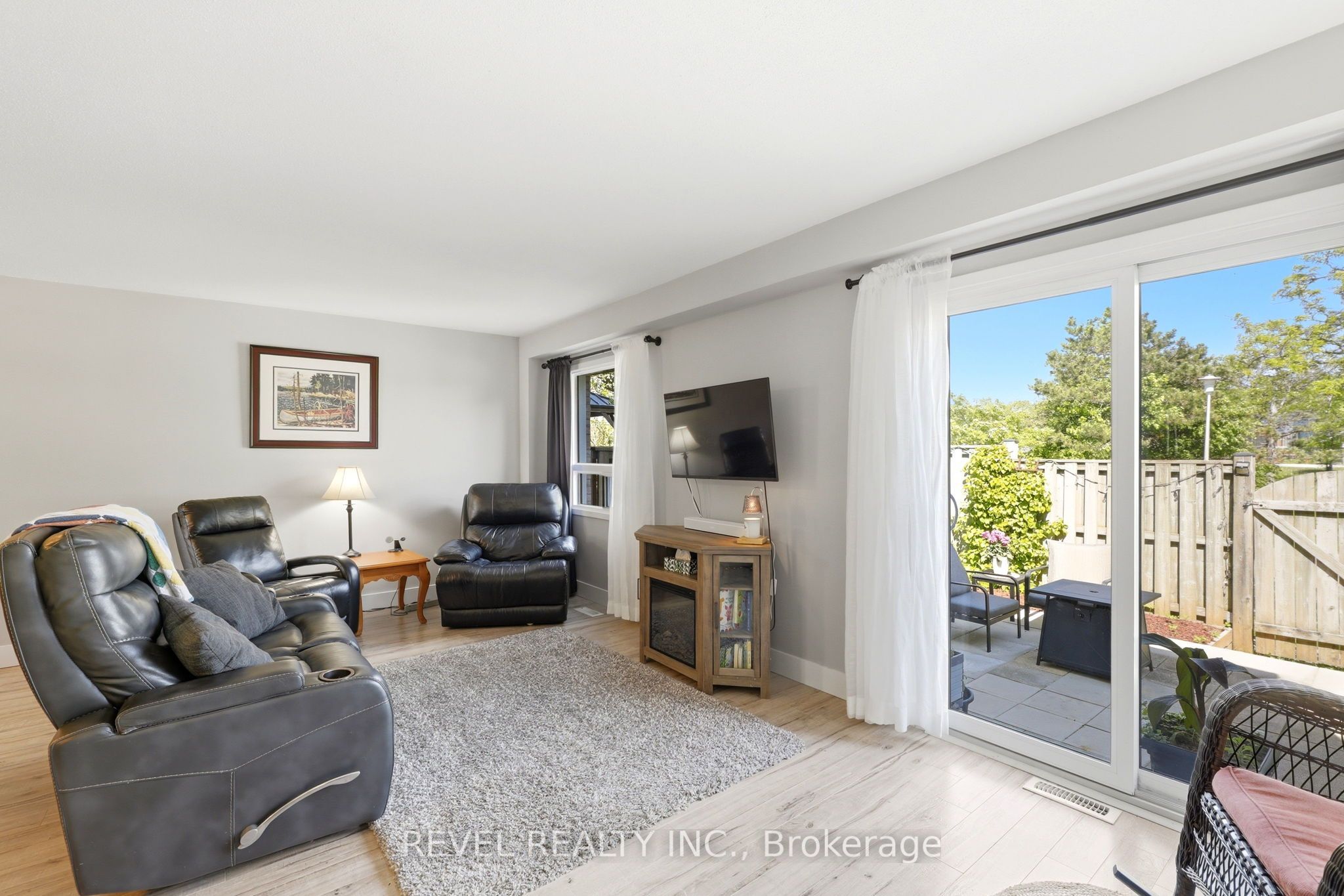 669 Osgoode Drive 2 Property Photo 6