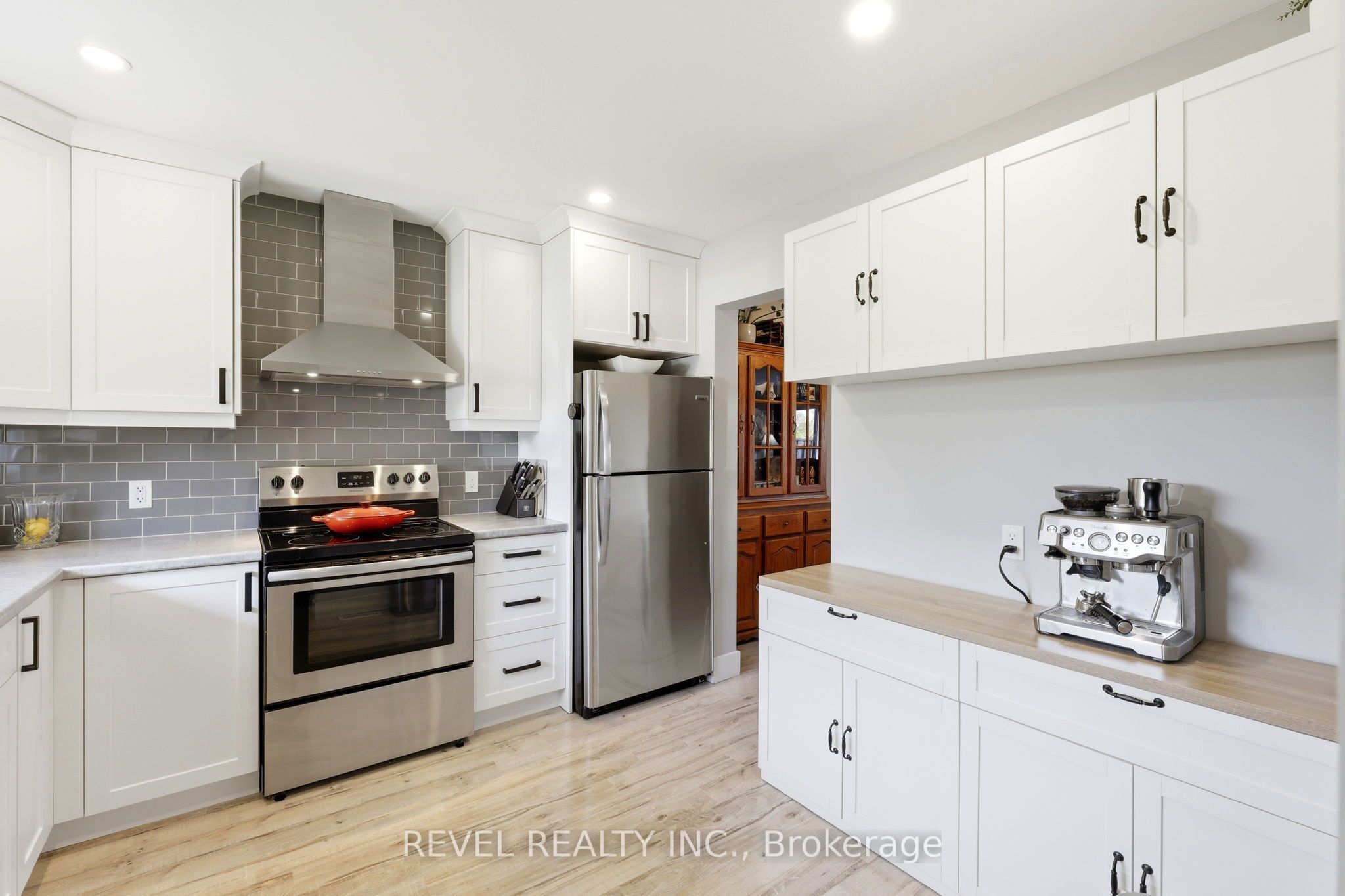 669 Osgoode Drive 2 Property Photo 8