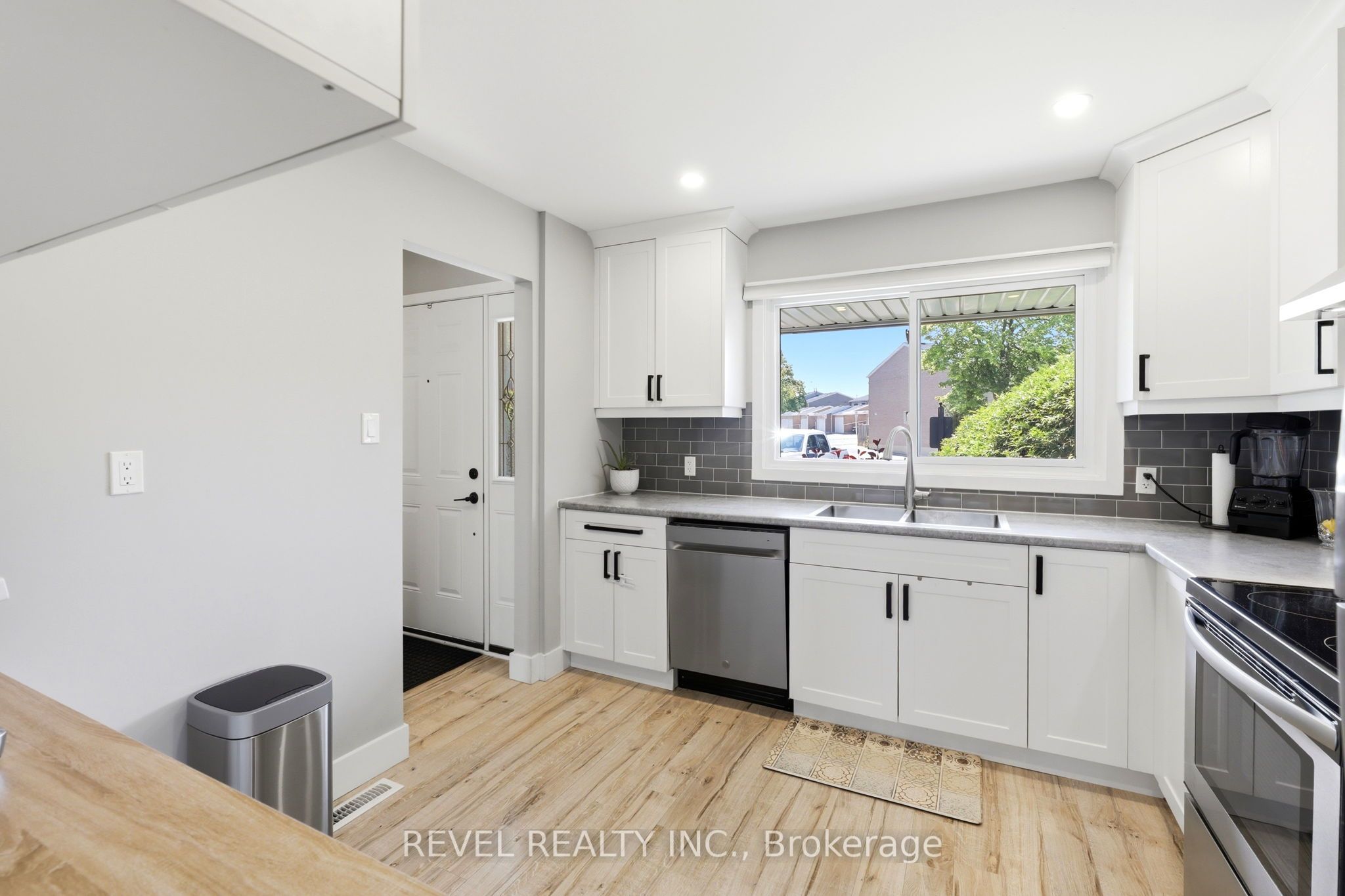 669 Osgoode Drive 2 Property Photo 10