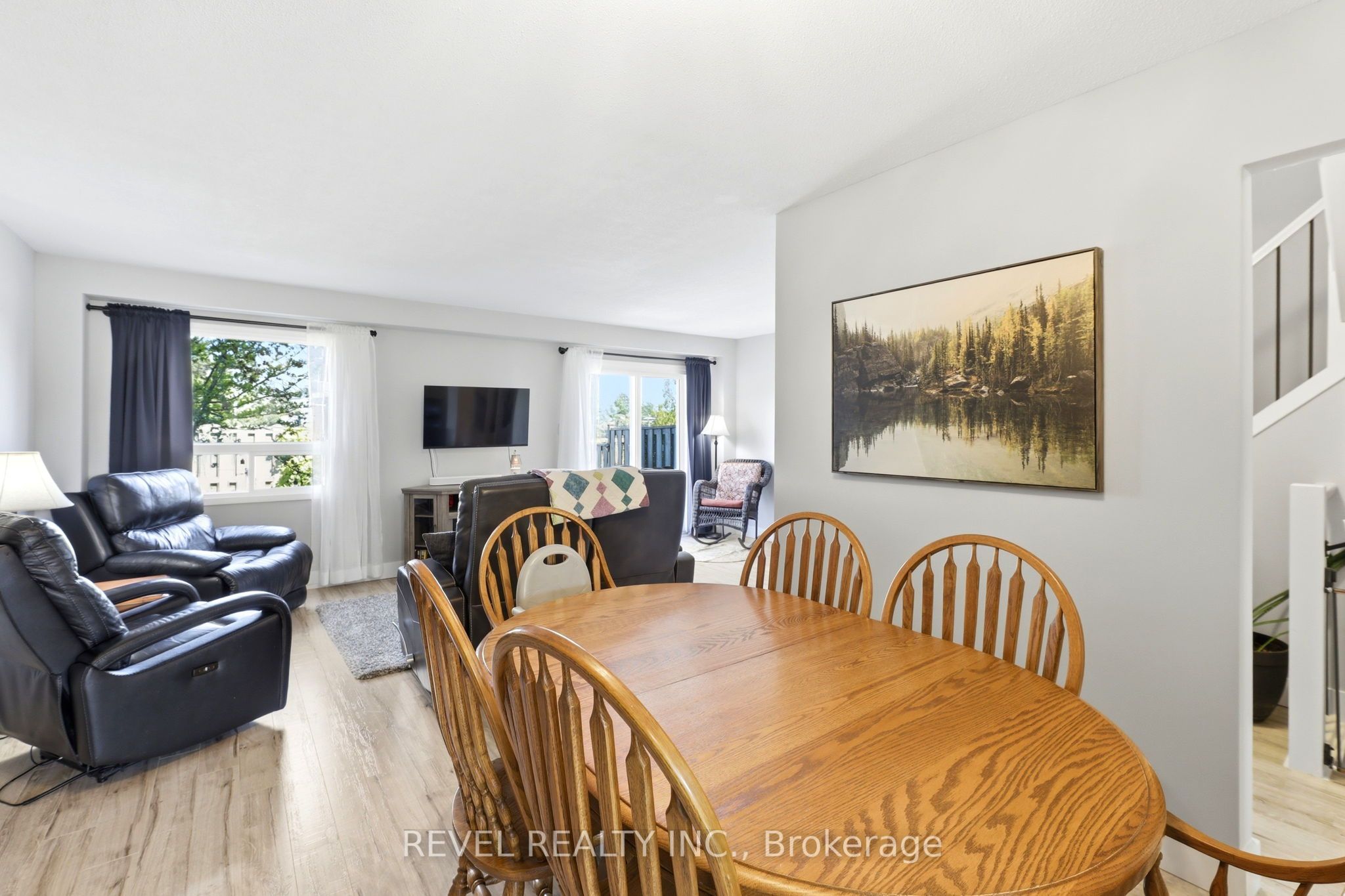 669 Osgoode Drive 2 Property Photo 11