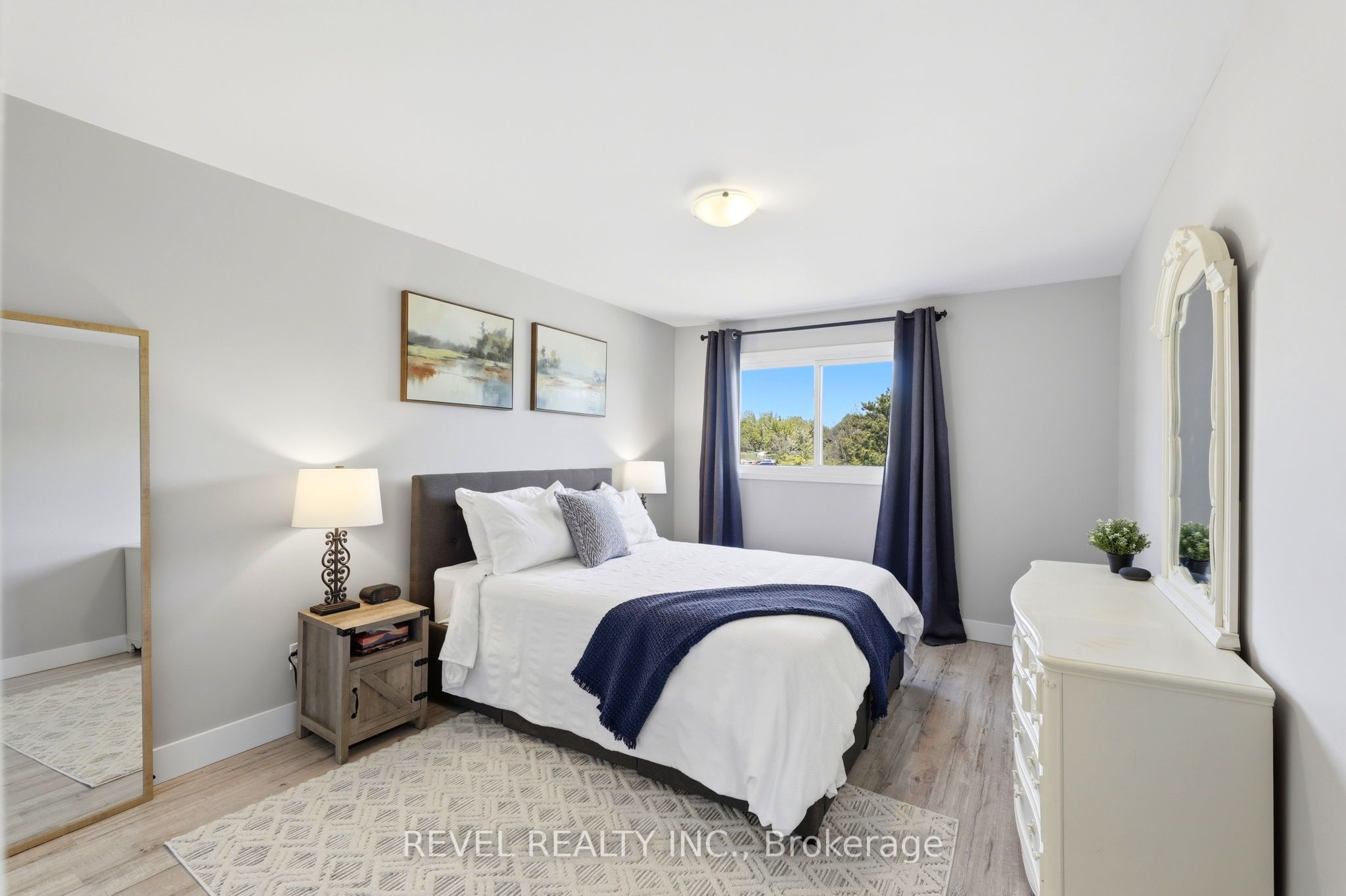 669 Osgoode Drive 2 Property Photo 14