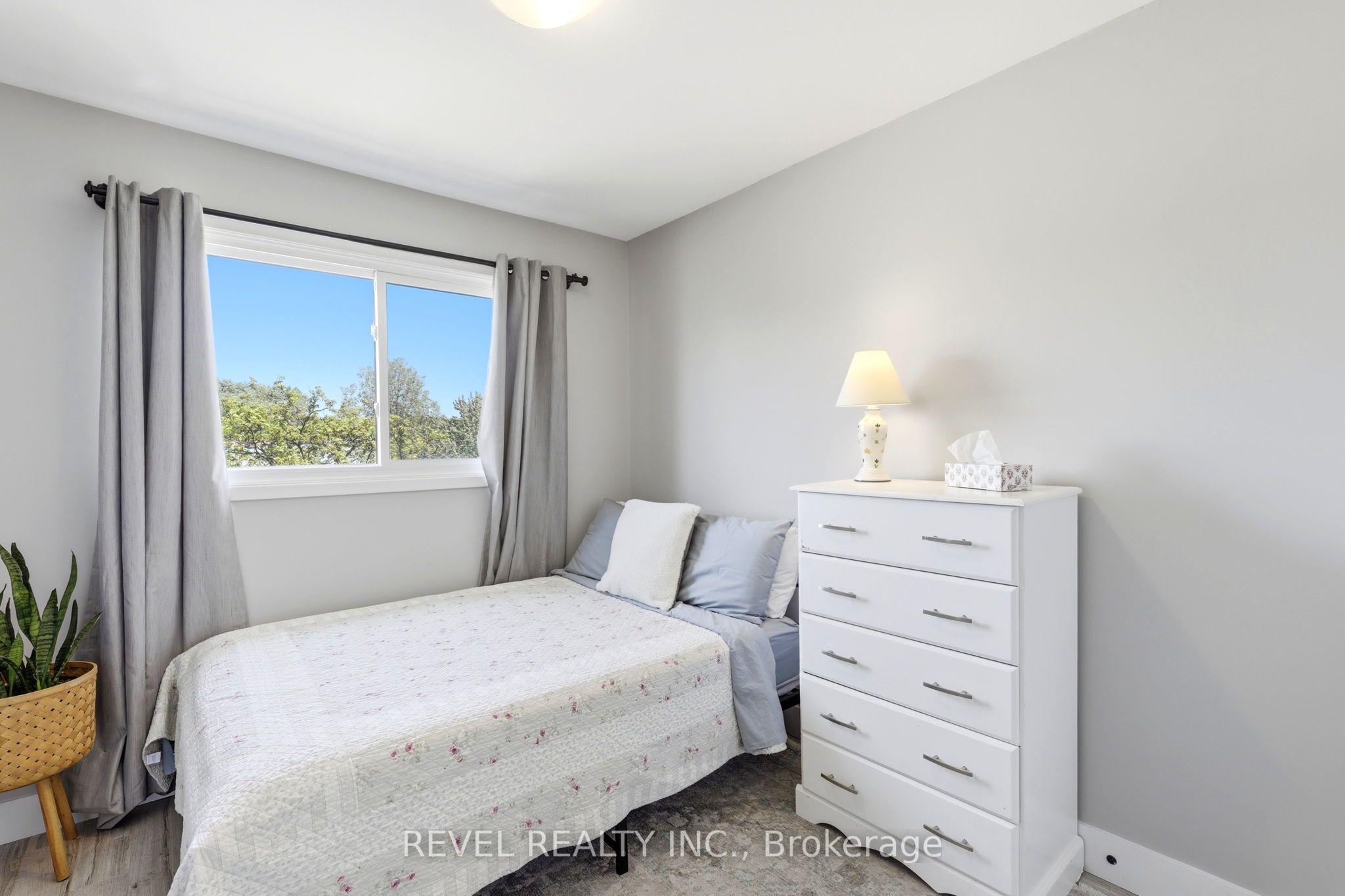 669 Osgoode Drive 2 Property Photo 19