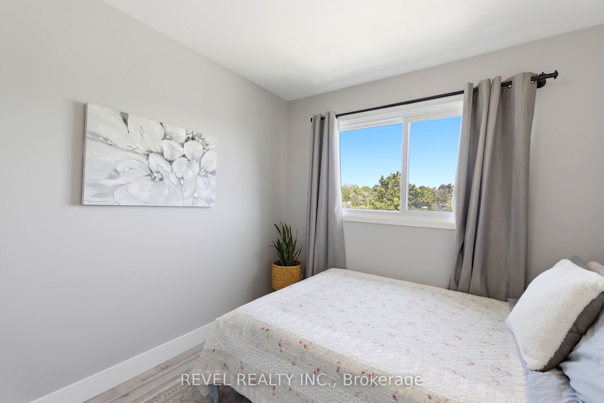 669 Osgoode Drive 2 Property Photo 20